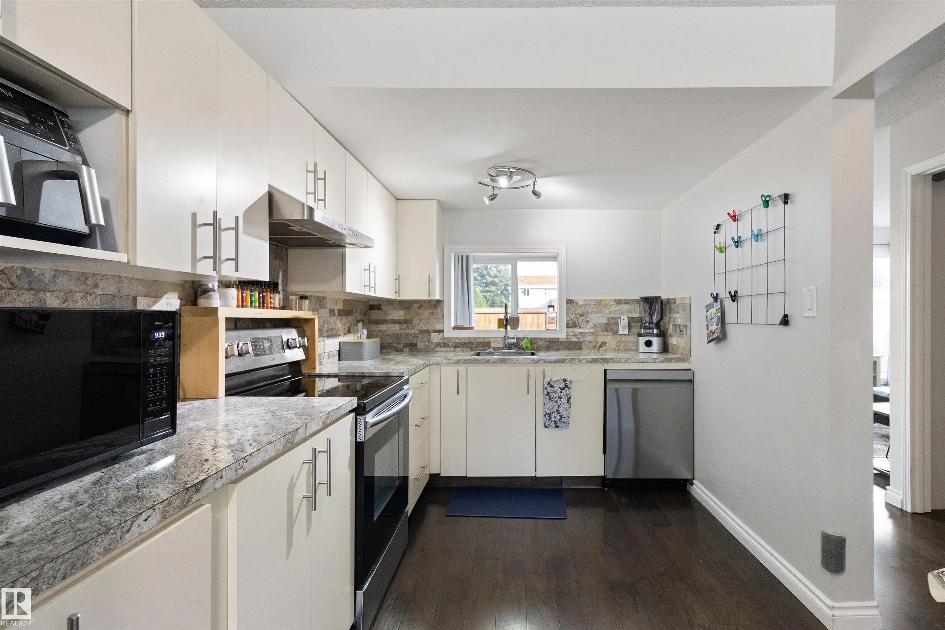 199 GRANDIN Village