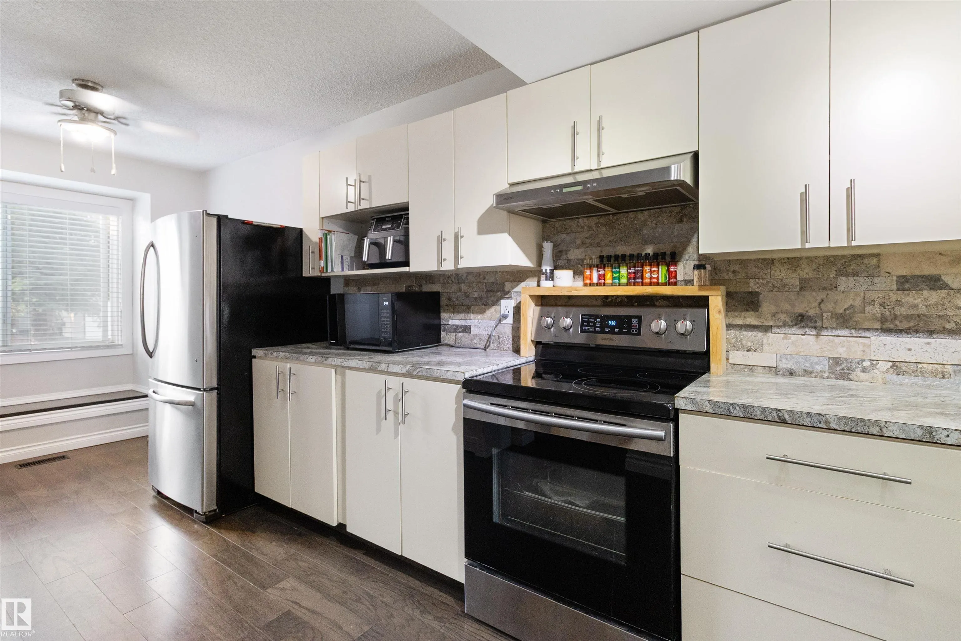 199 GRANDIN Village