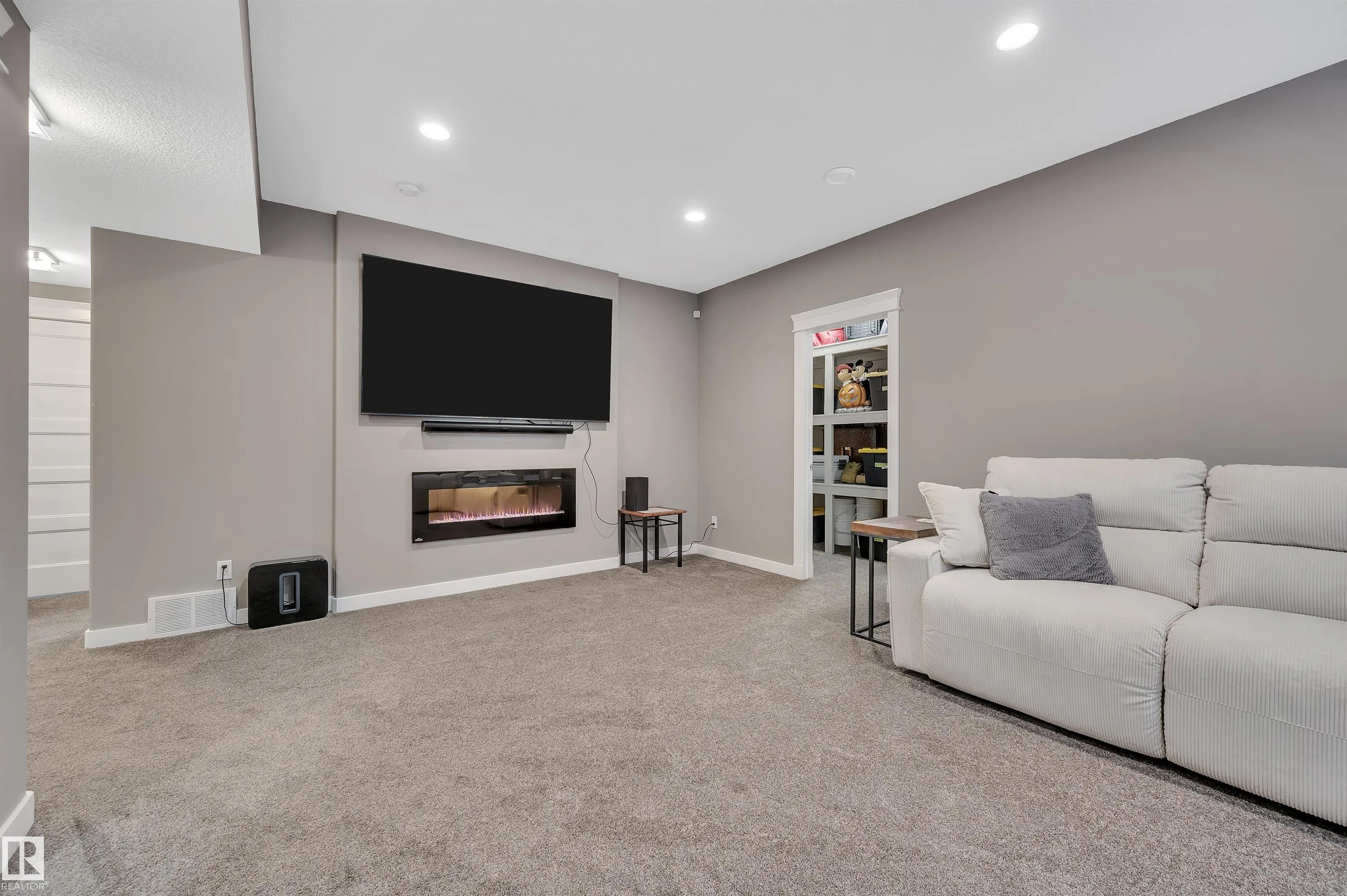 105 CRESTHAVEN Grove