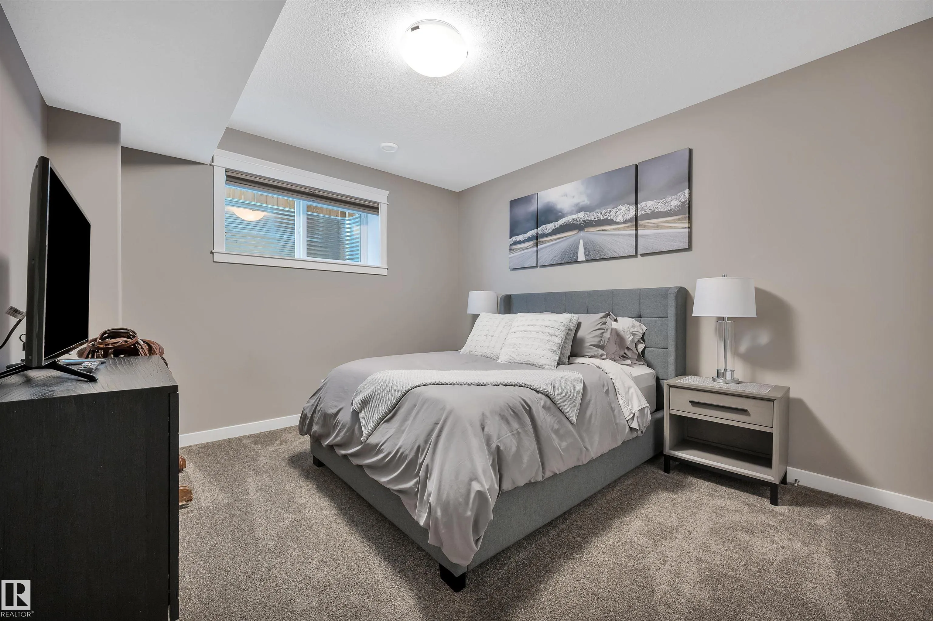 105 CRESTHAVEN Grove