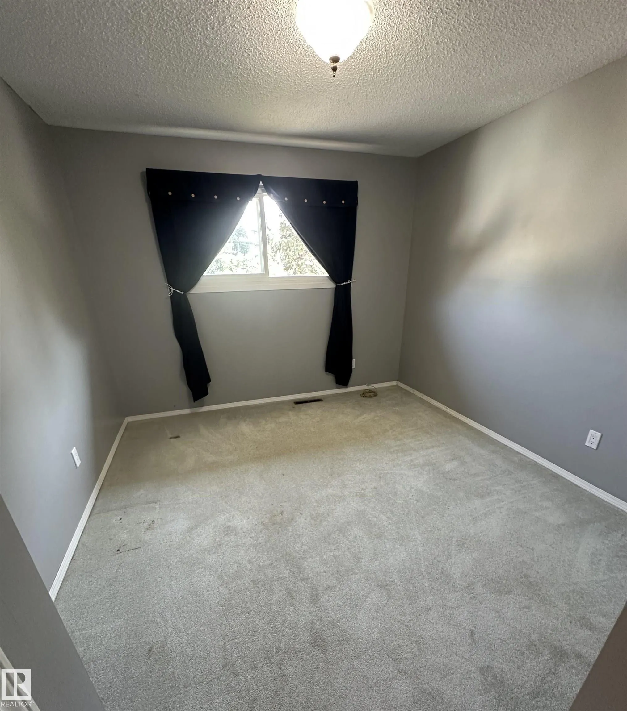 16 MILBURN Crescent