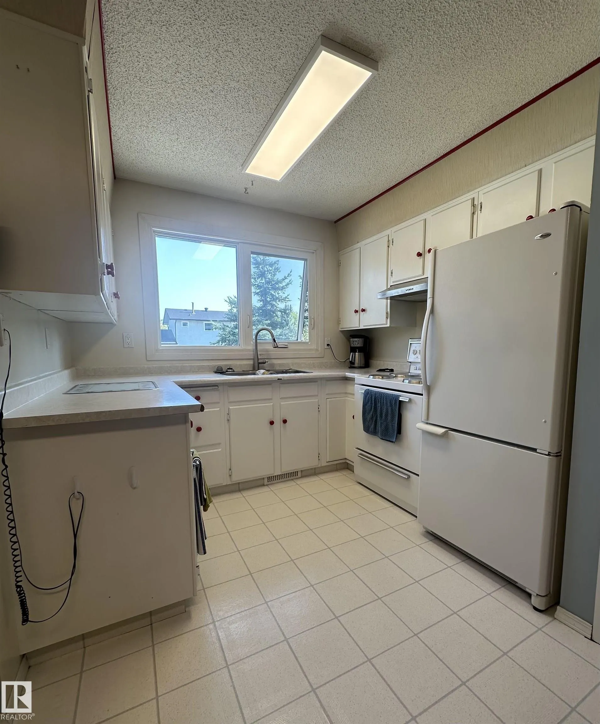 16 MILBURN Crescent