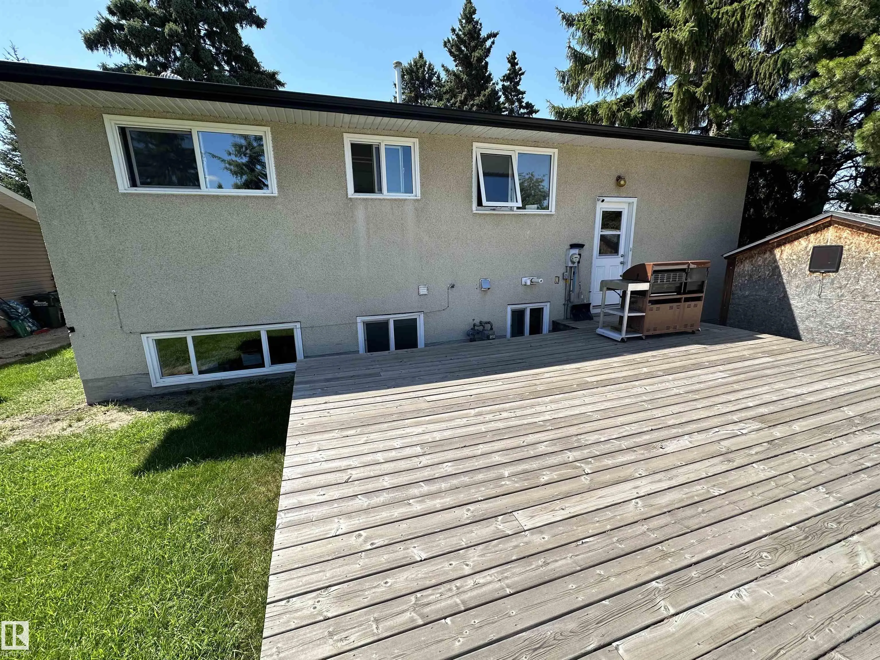 16 MILBURN Crescent