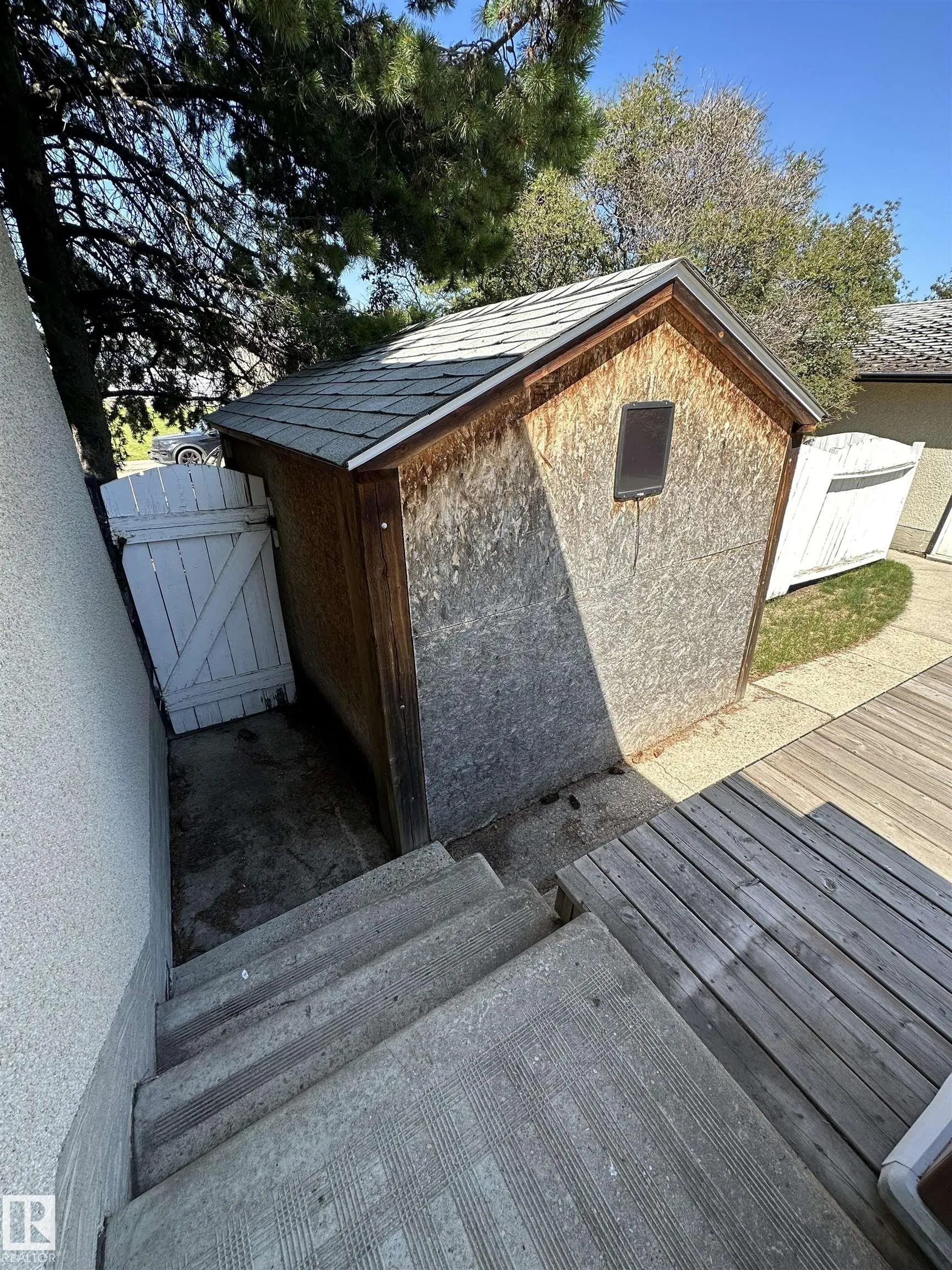 16 MILBURN Crescent