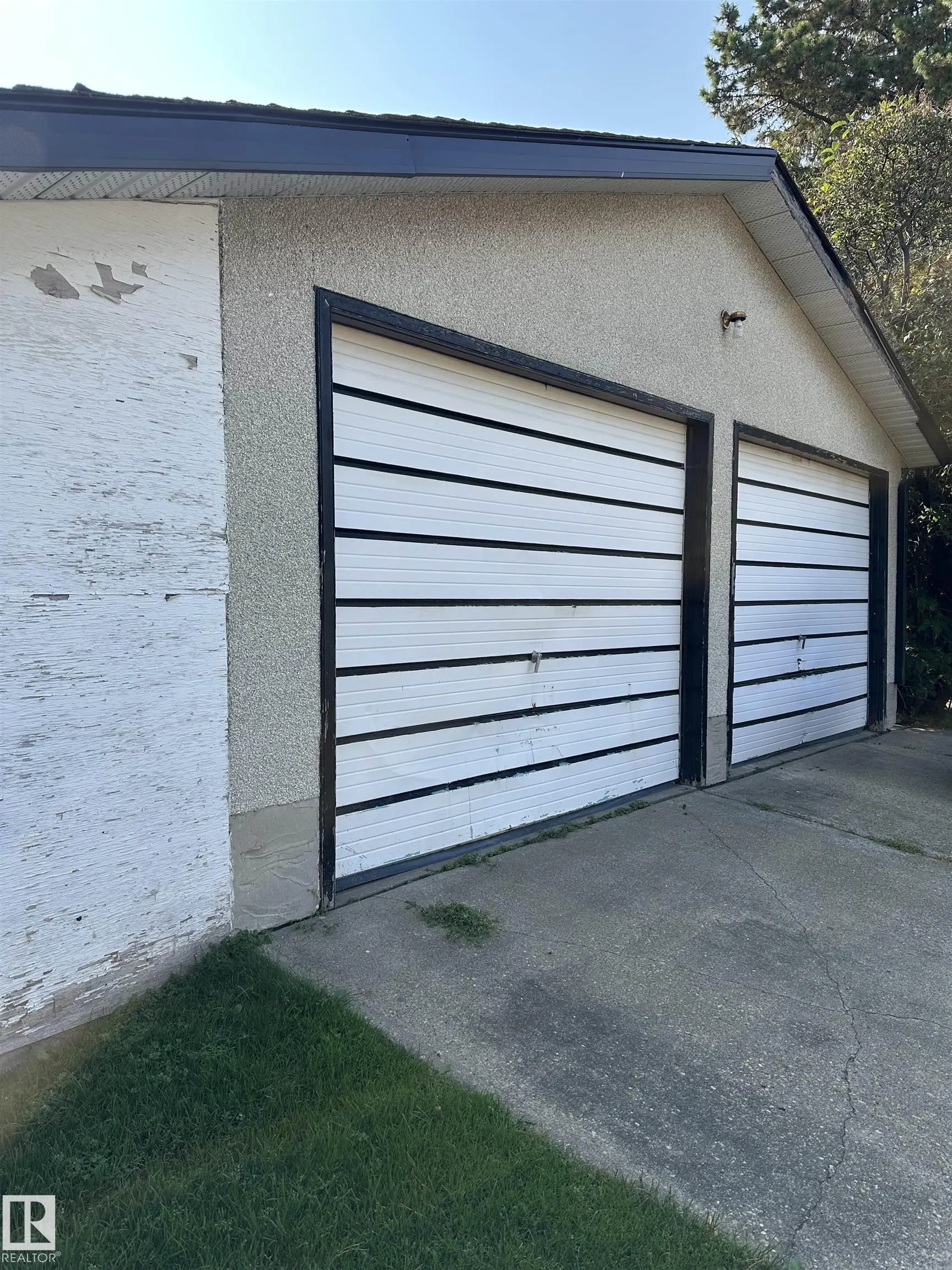 16 MILBURN Crescent