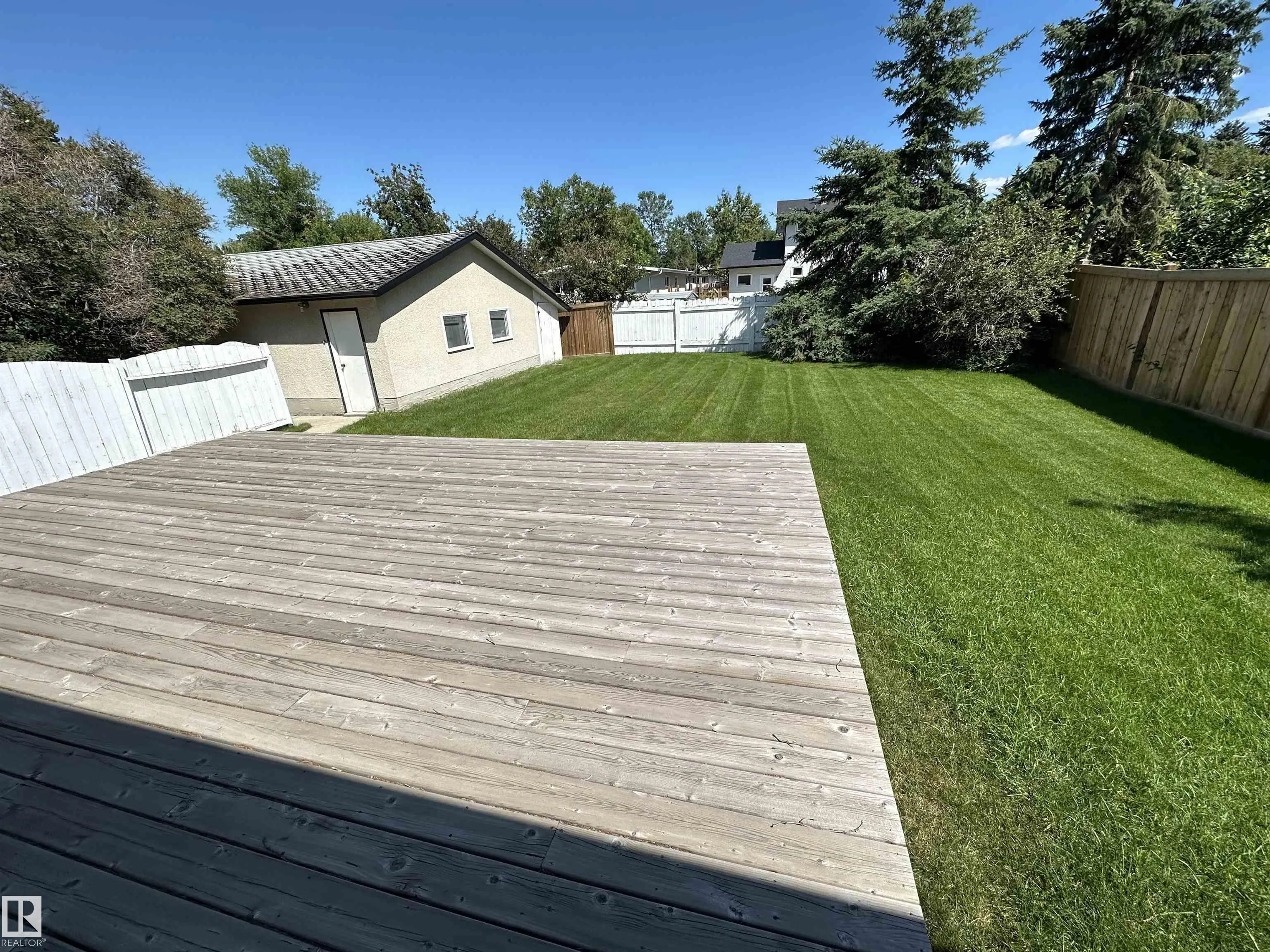 16 MILBURN Crescent