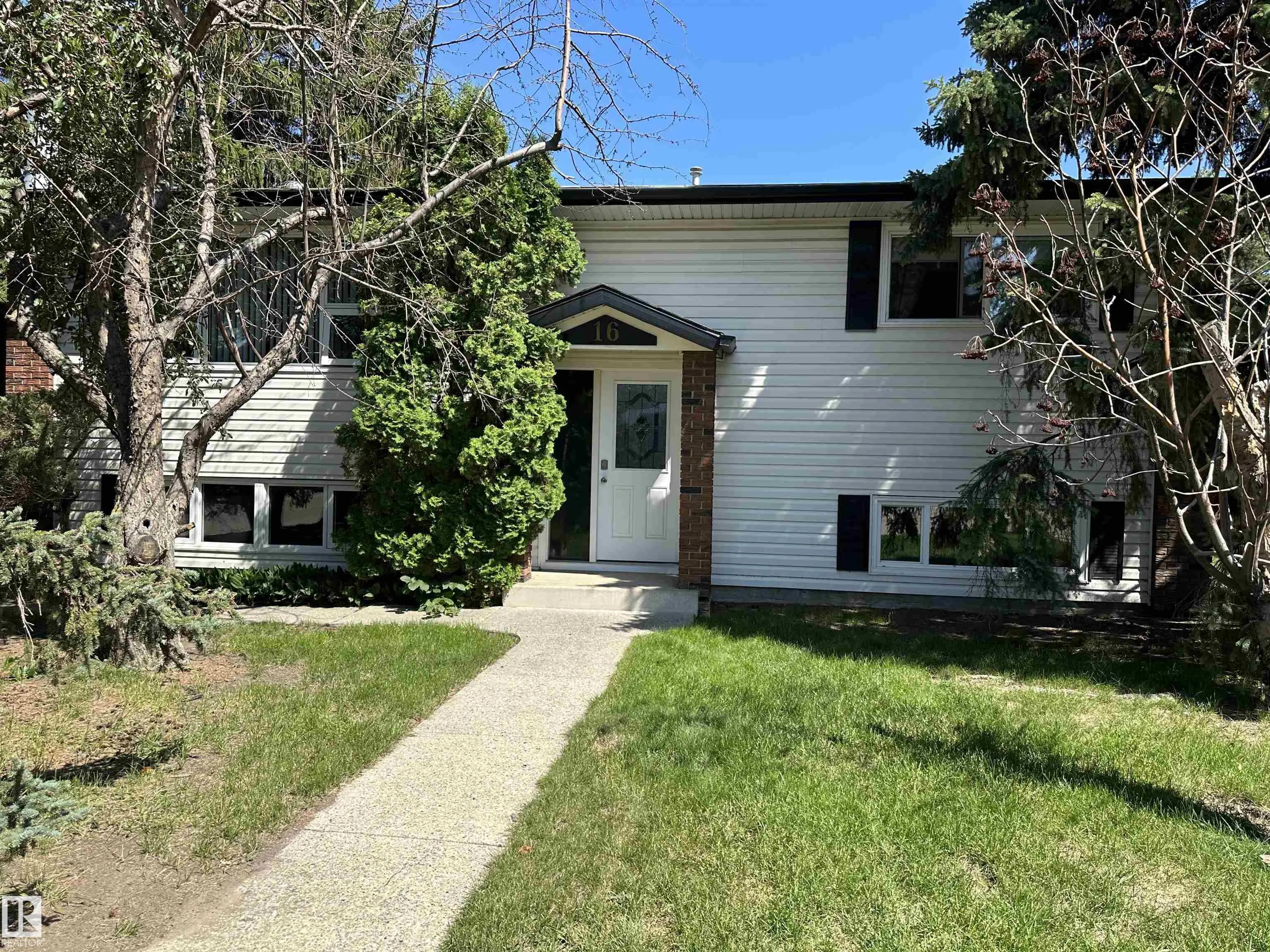 16 MILBURN Crescent