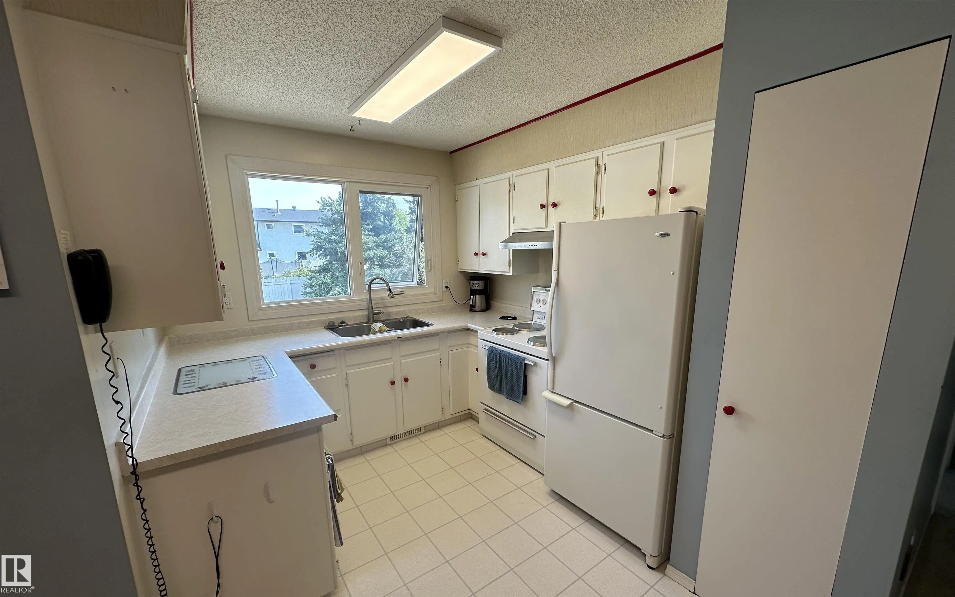 16 MILBURN Crescent
