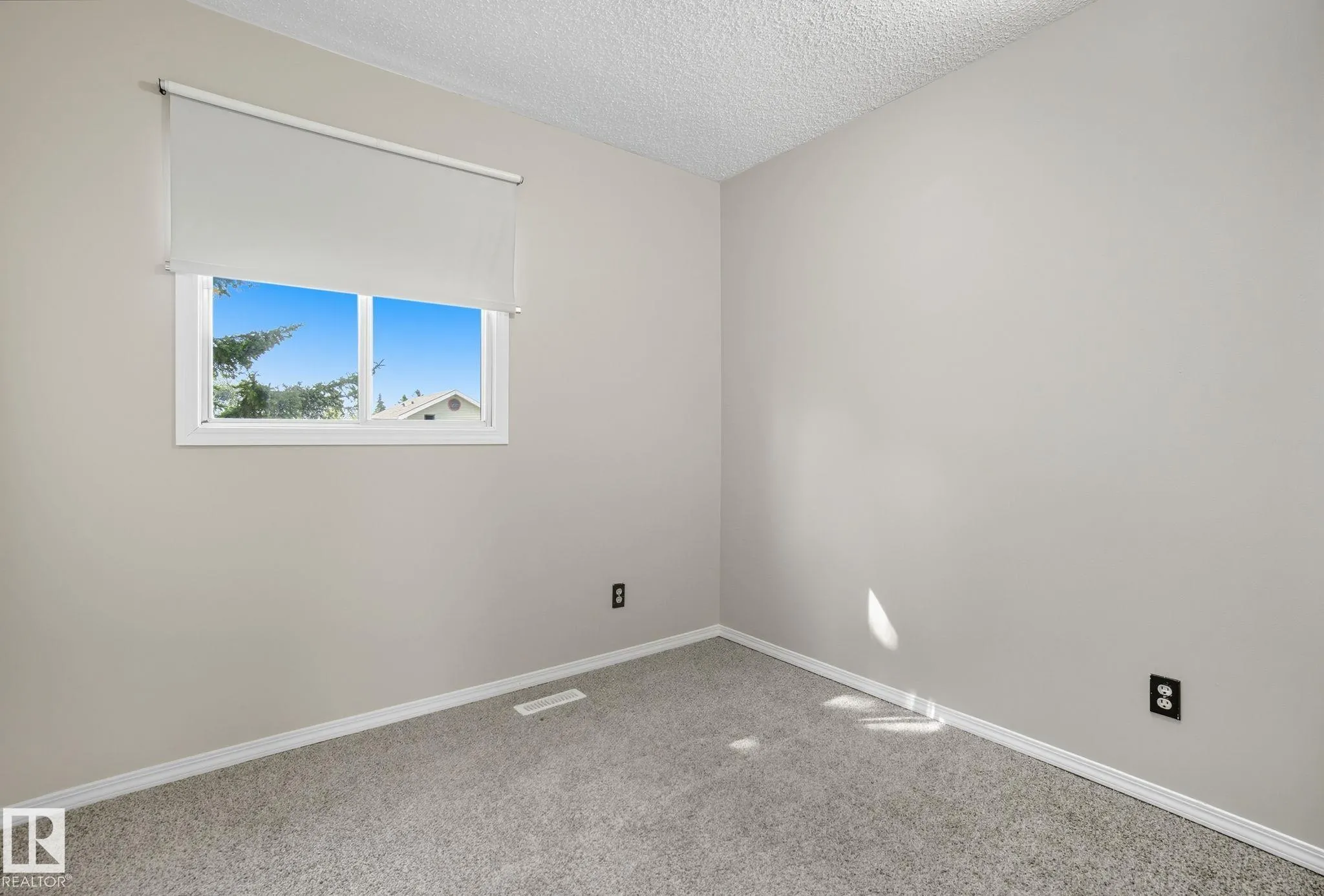 121 KIRKWOOD Way