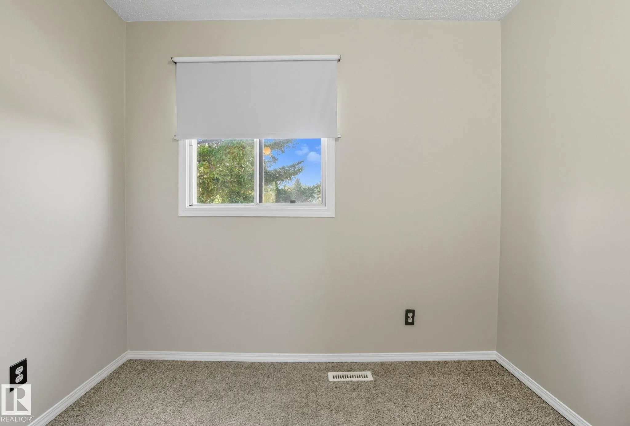 121 KIRKWOOD Way