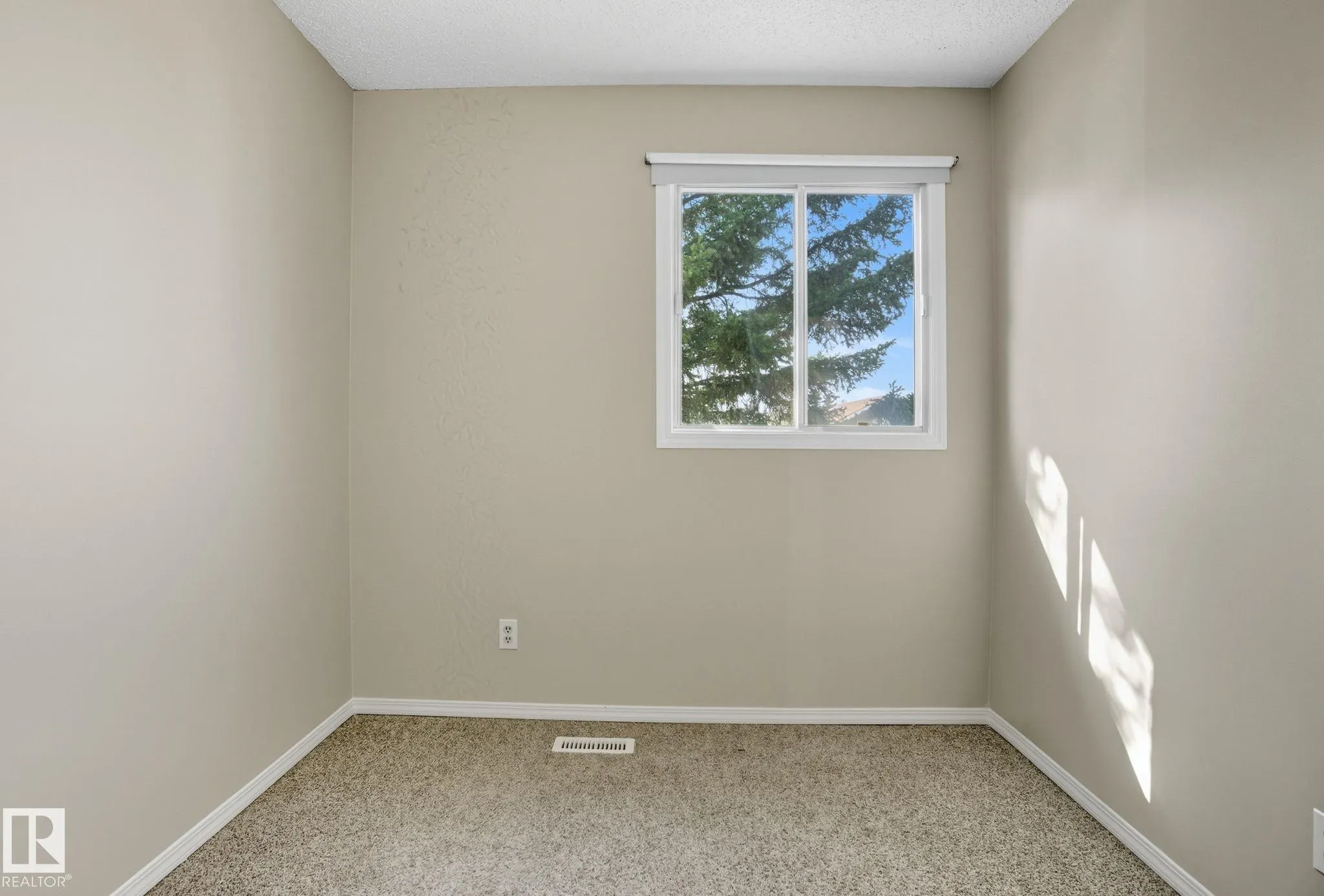 121 KIRKWOOD Way