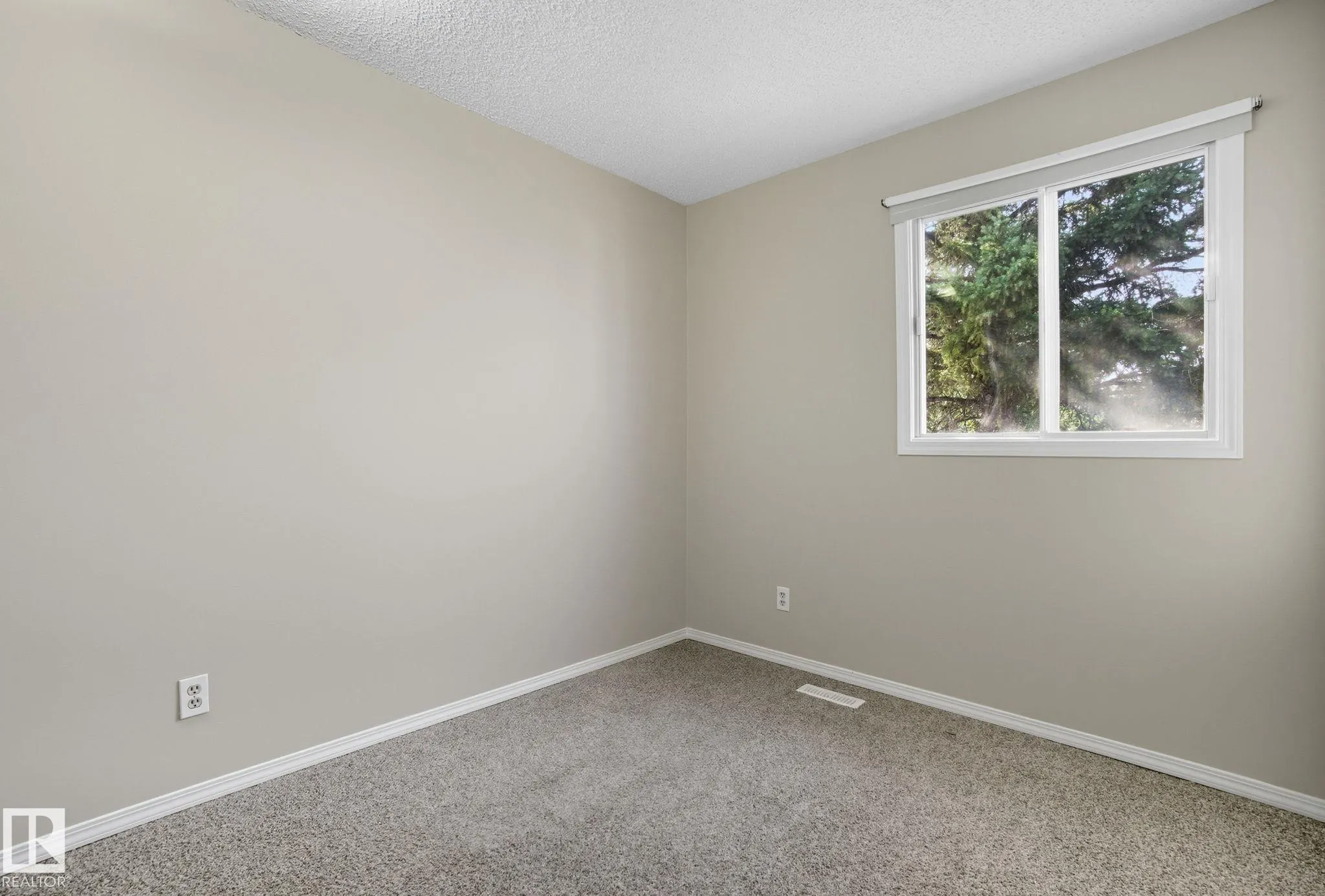 121 KIRKWOOD Way