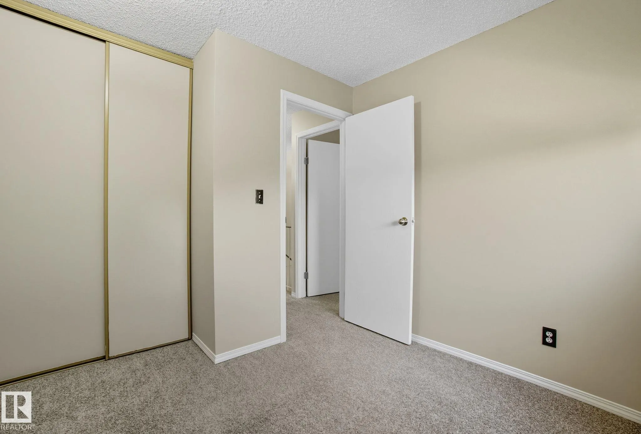 121 KIRKWOOD Way