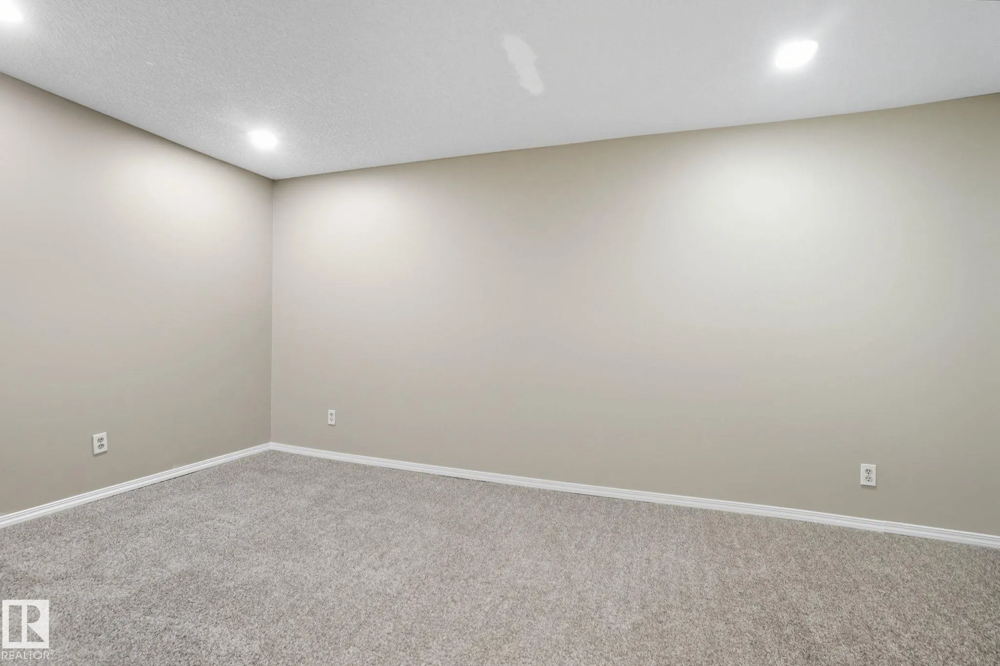121 KIRKWOOD Way