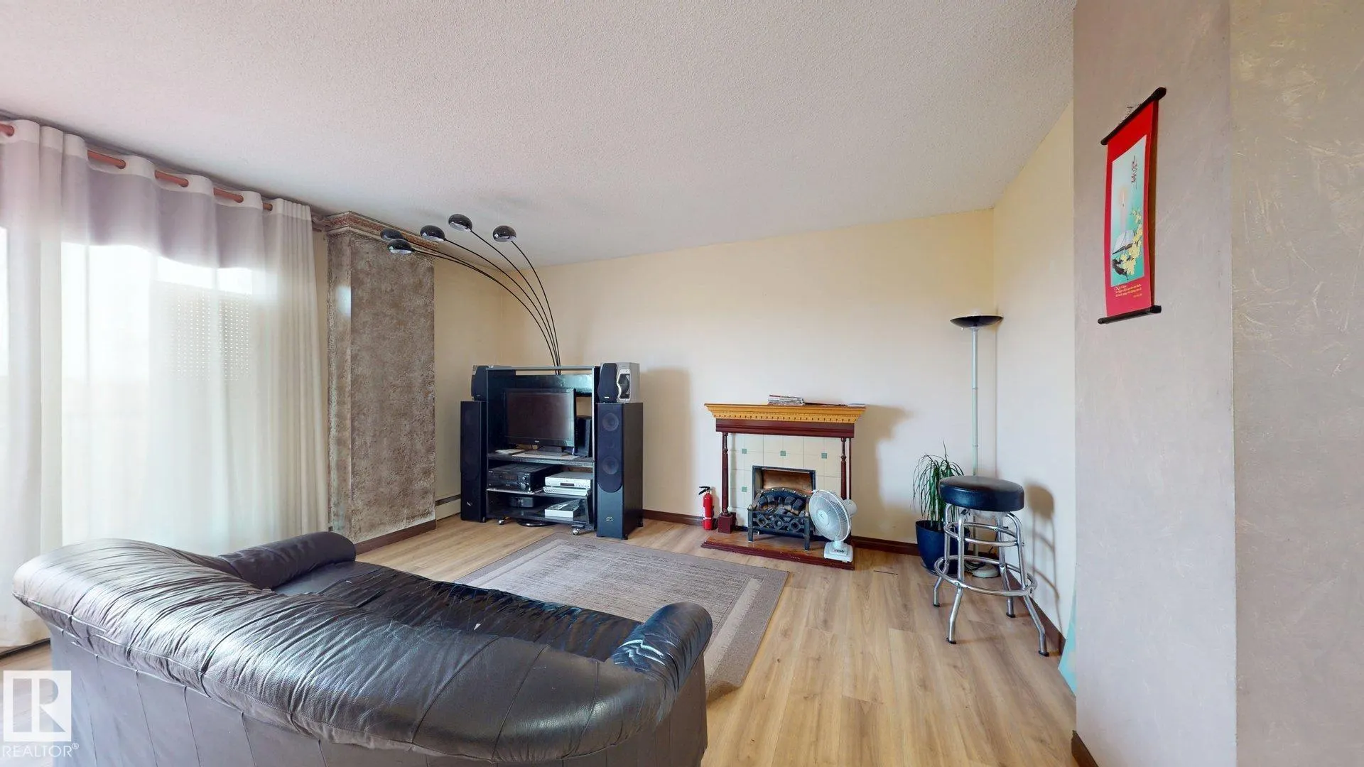 9028 JASPER Avenue