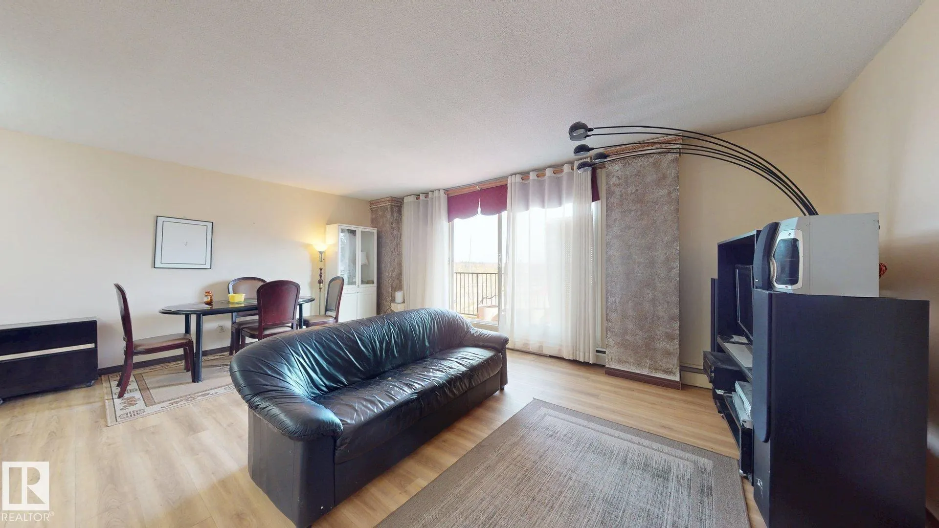 9028 JASPER Avenue