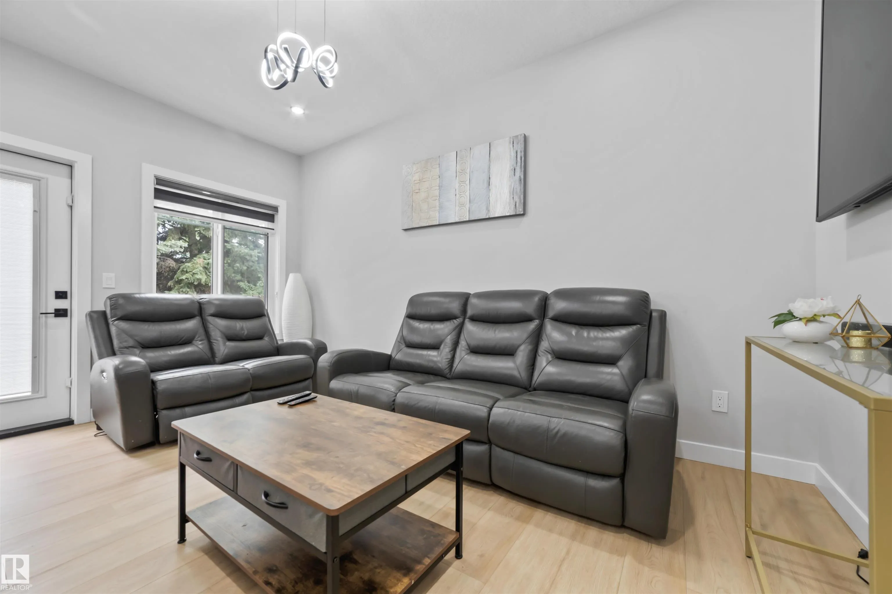 3516 33 Ave