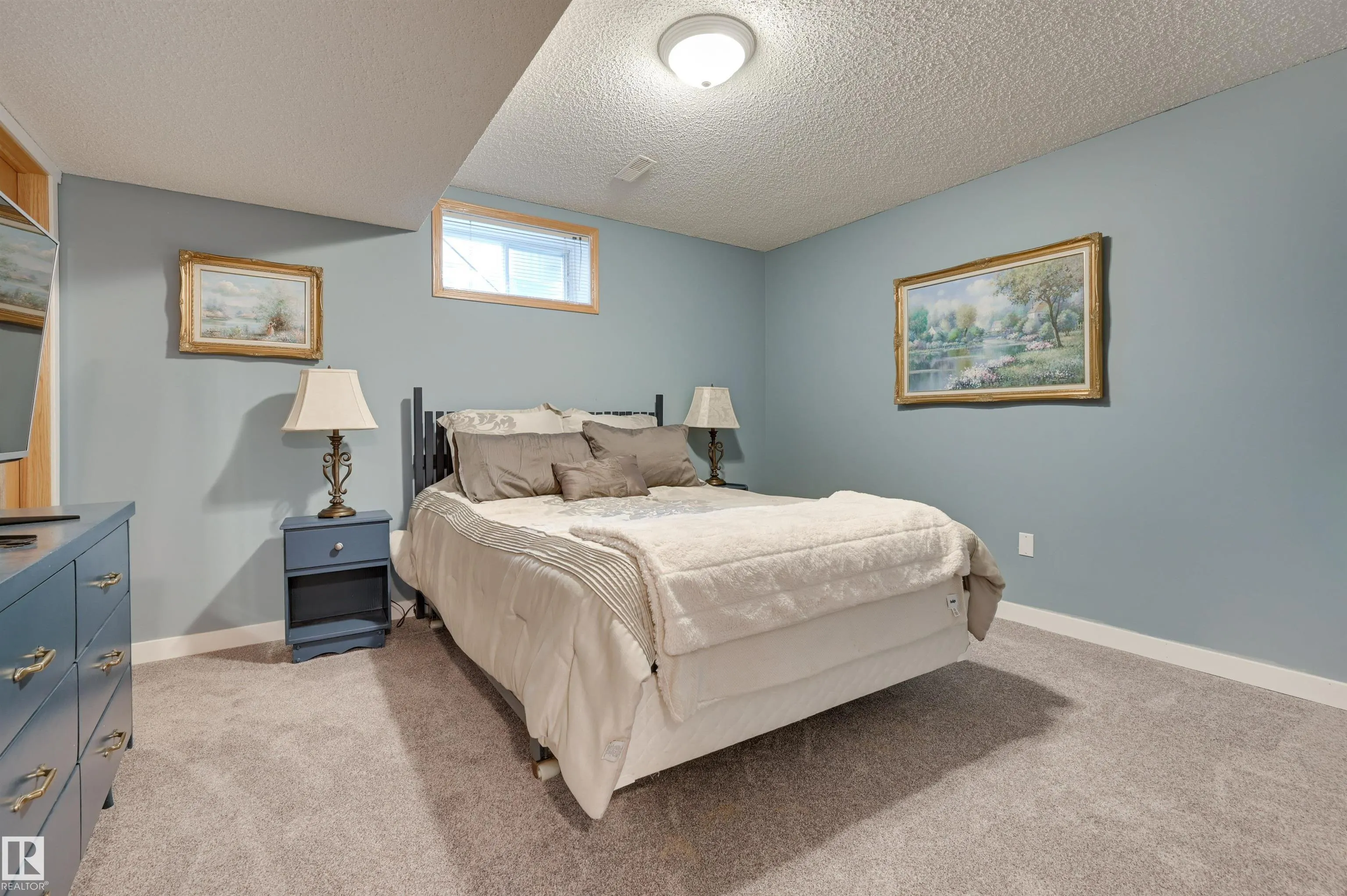 10 BLUEBERRY Crescent