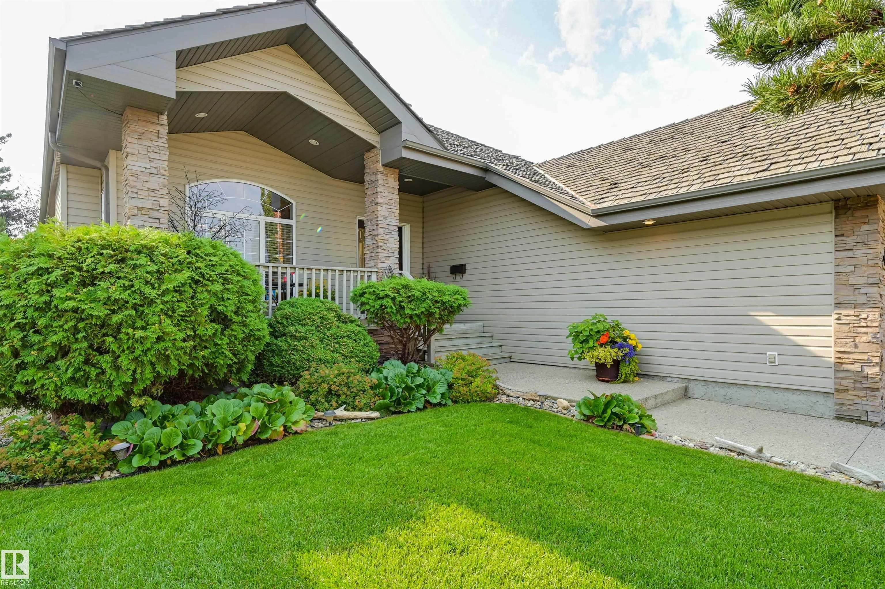 939 HALIBURTON Road