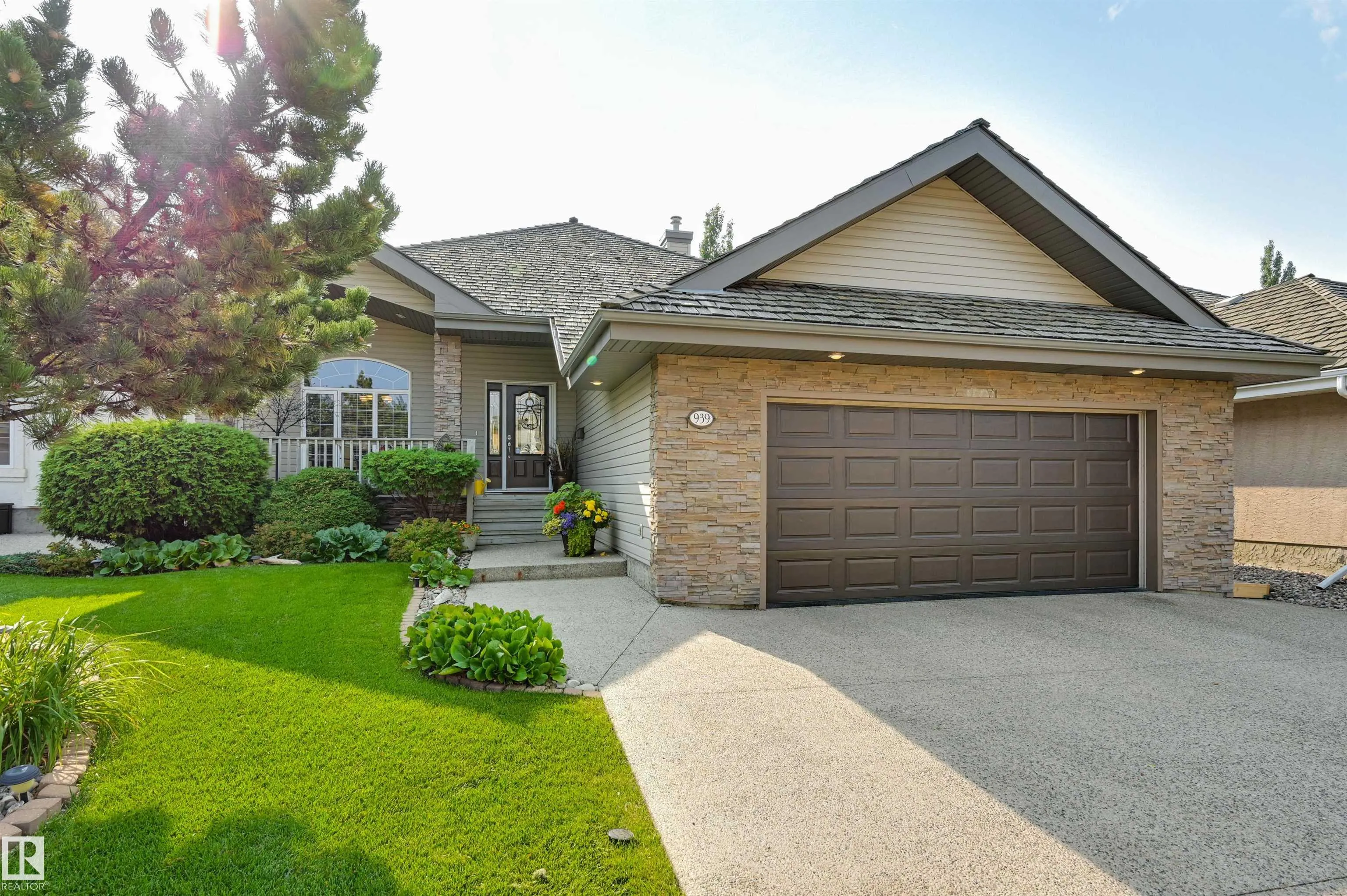 939 HALIBURTON Road