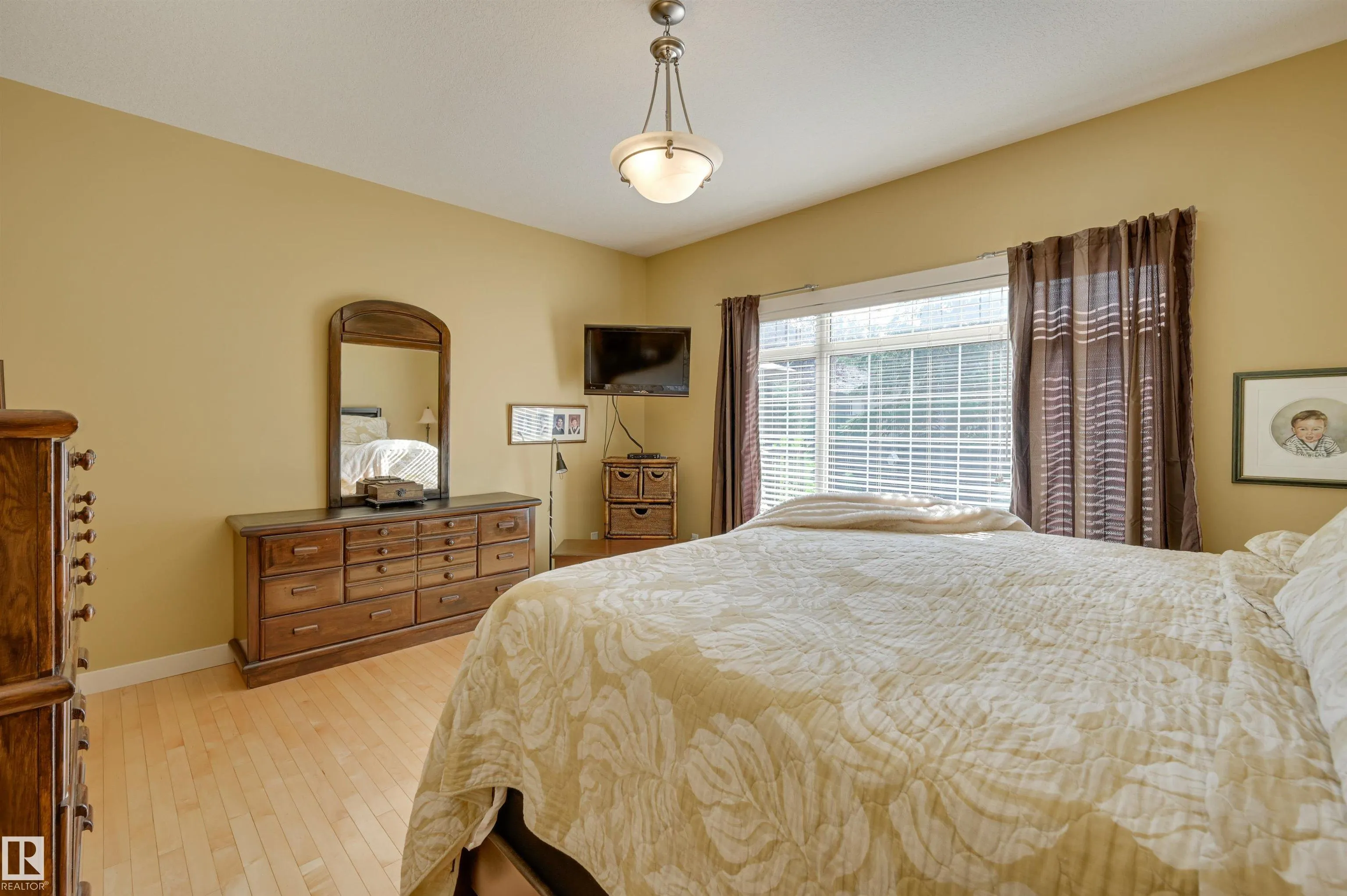 939 HALIBURTON Road
