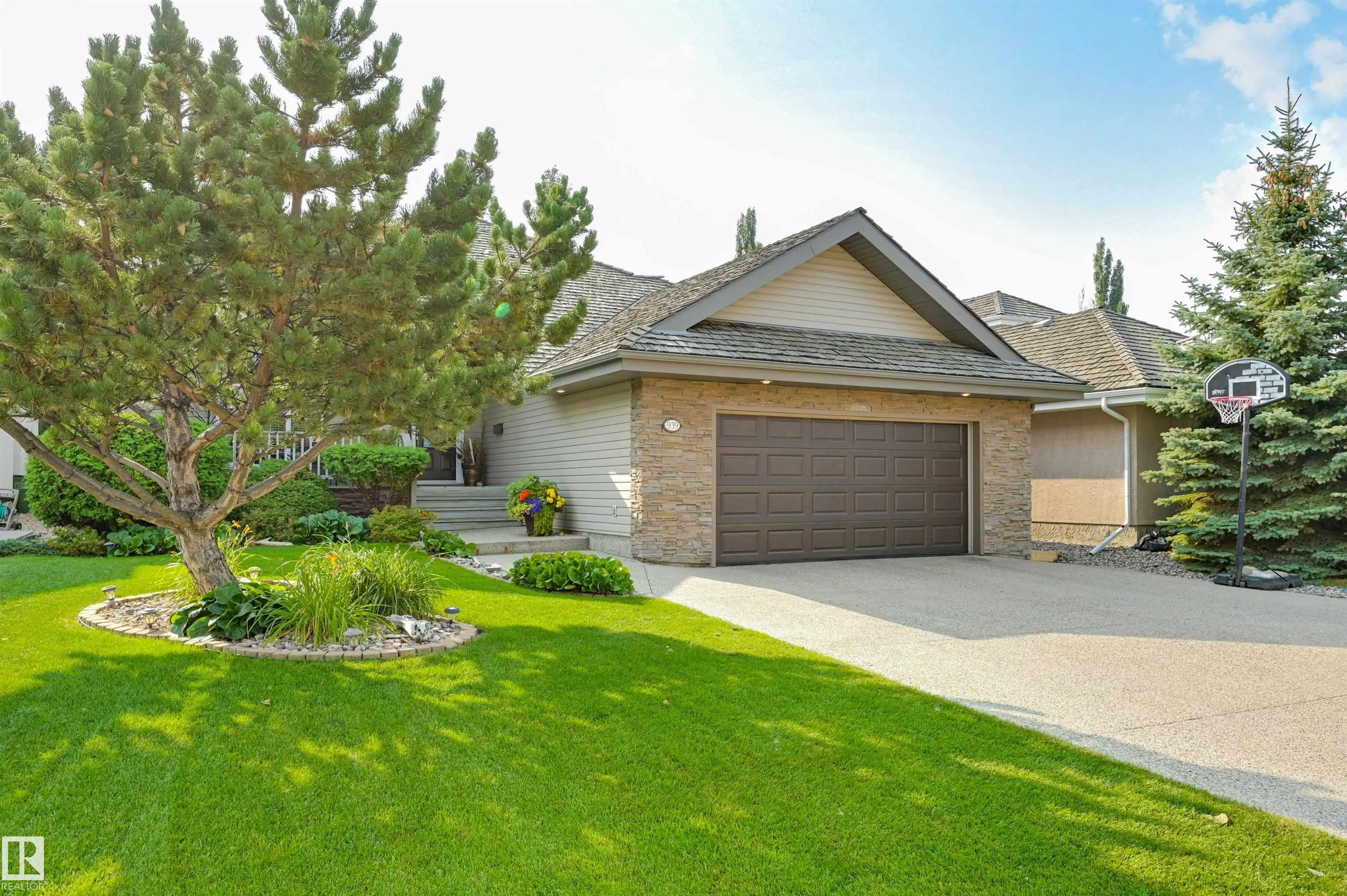 939 HALIBURTON Road