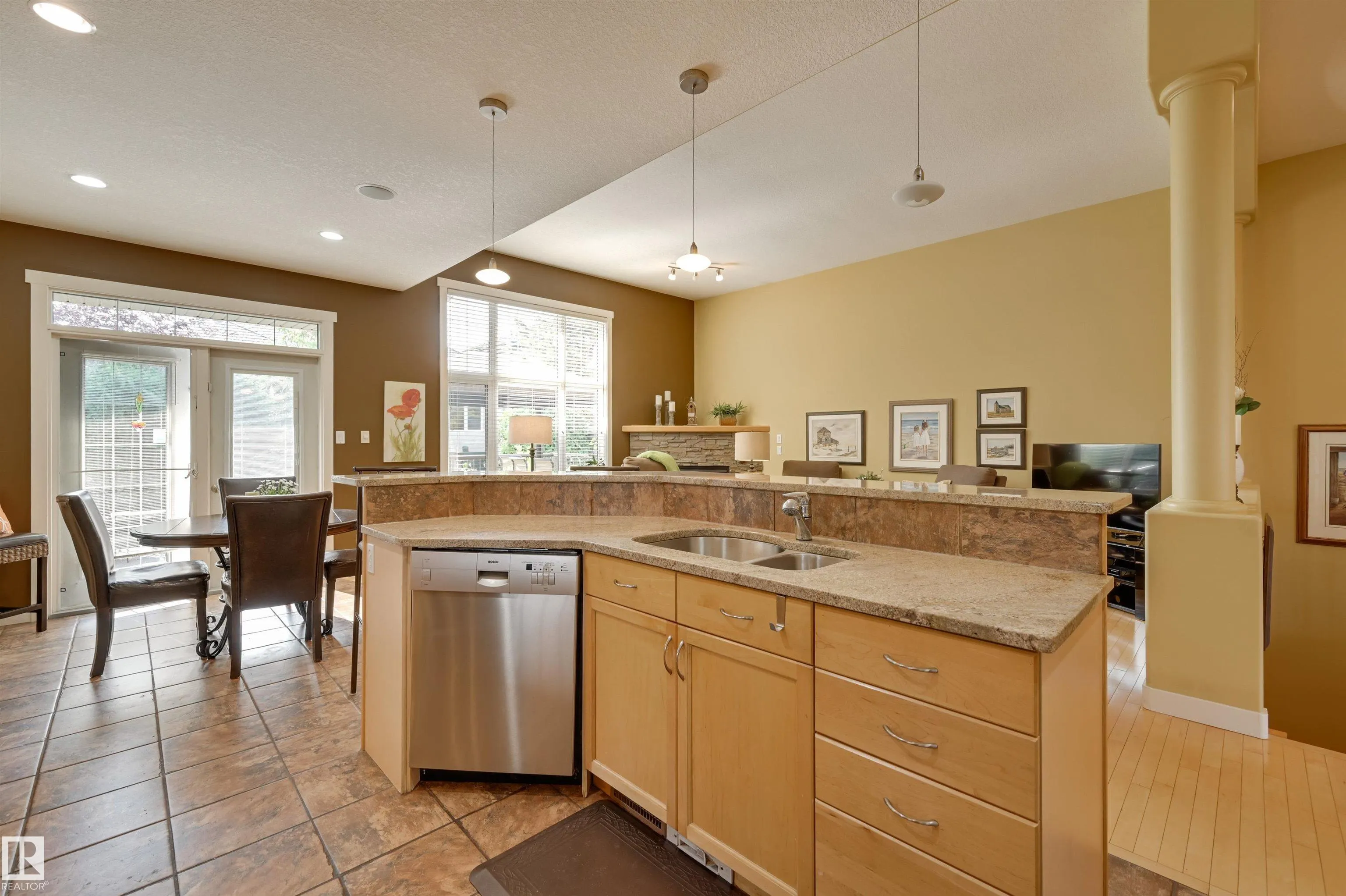 939 HALIBURTON Road