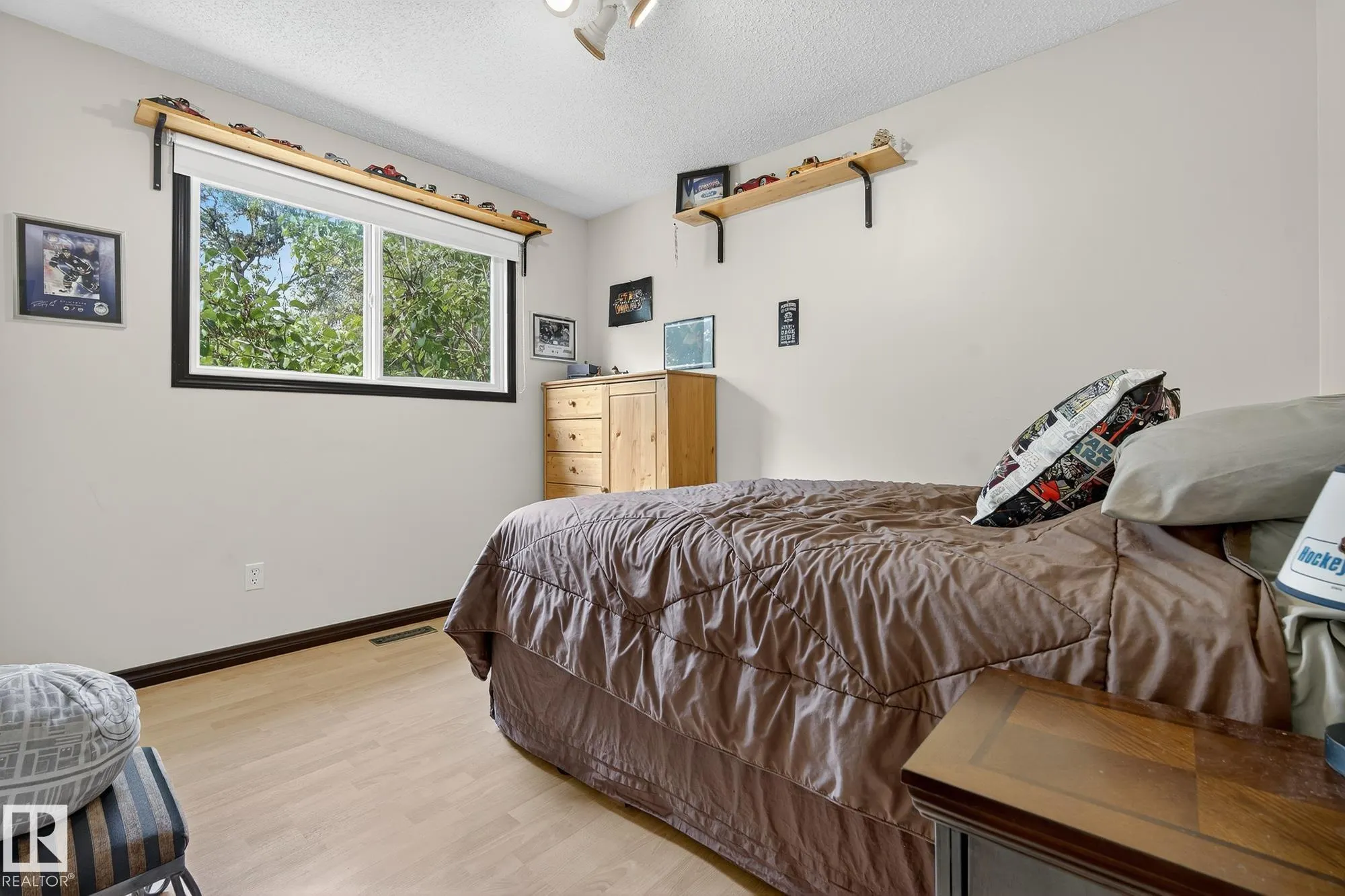 4 FINCH Crescent