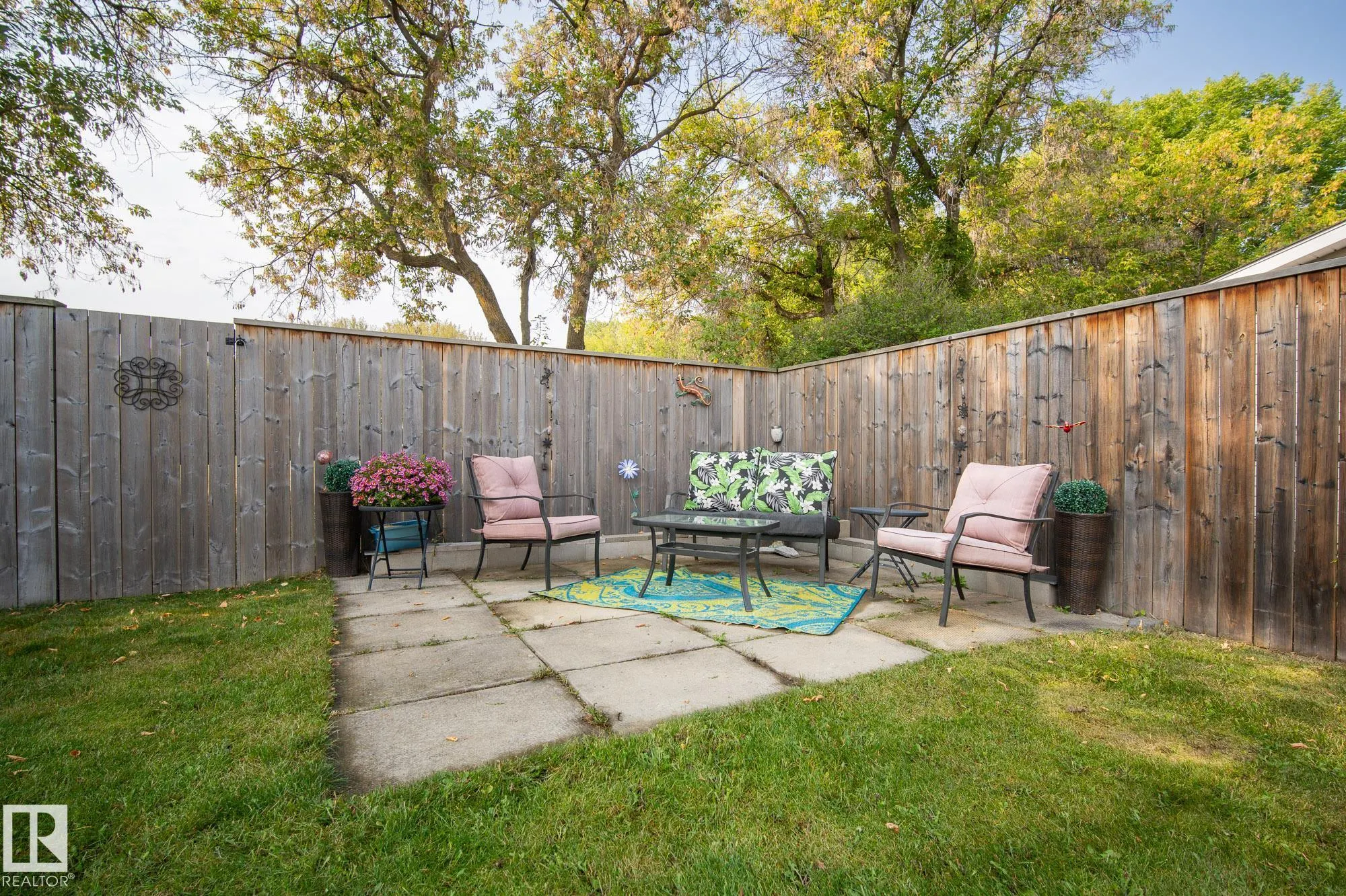 4 FINCH Crescent