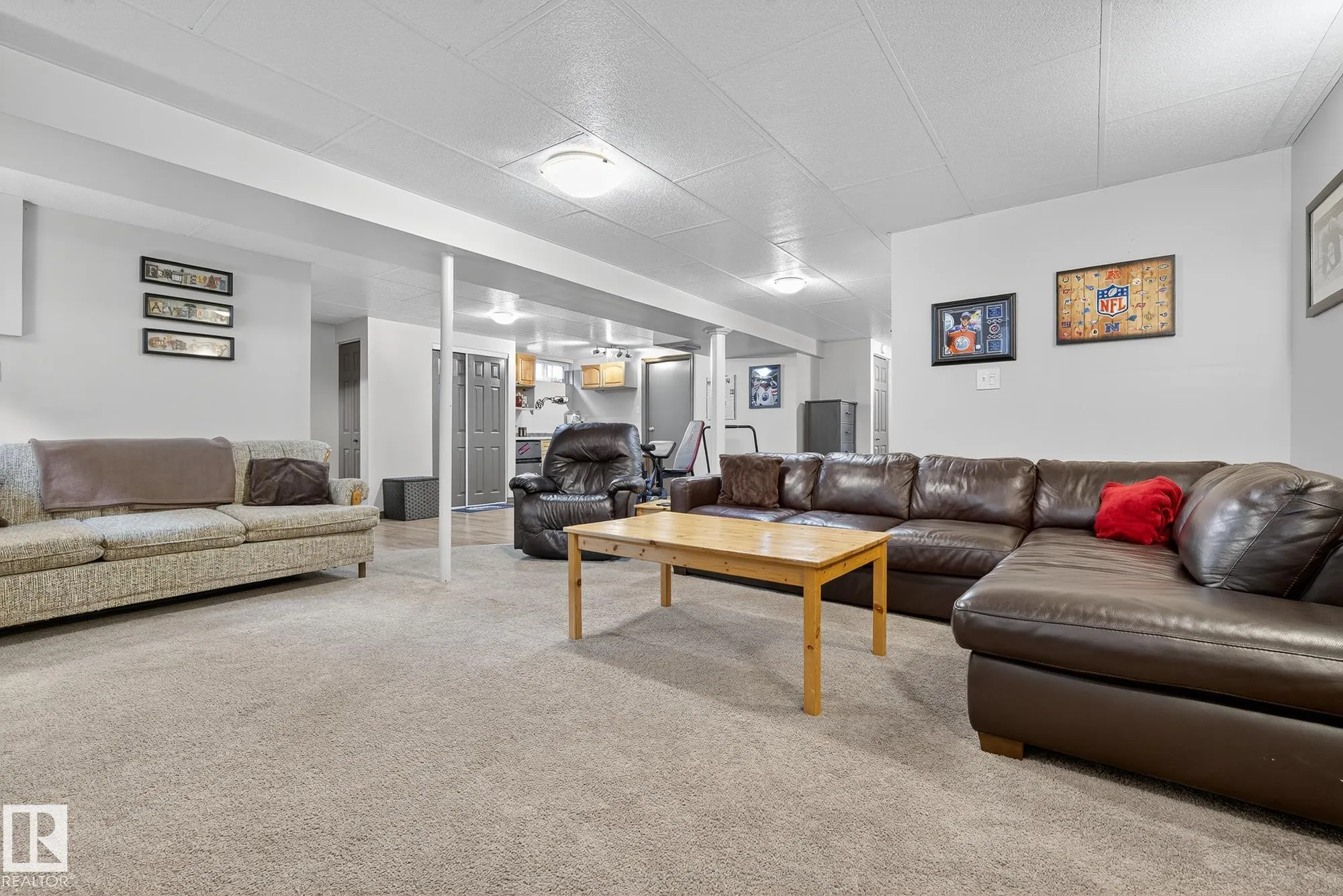 4 FINCH Crescent