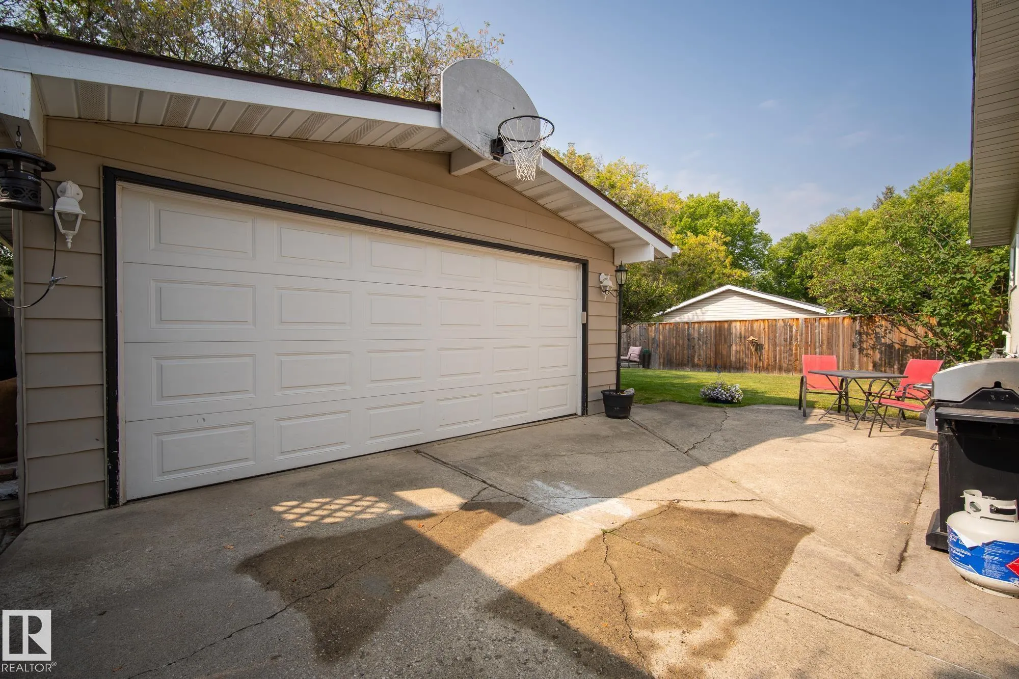 4 FINCH Crescent
