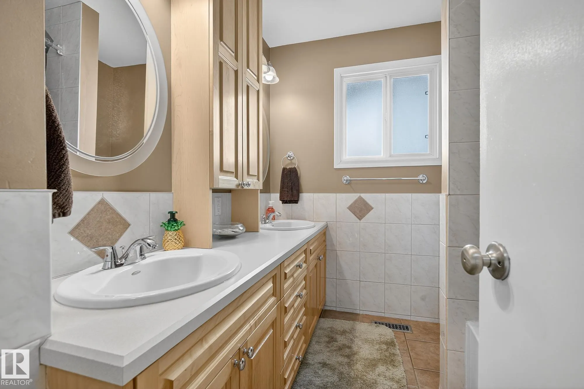 4 FINCH Crescent
