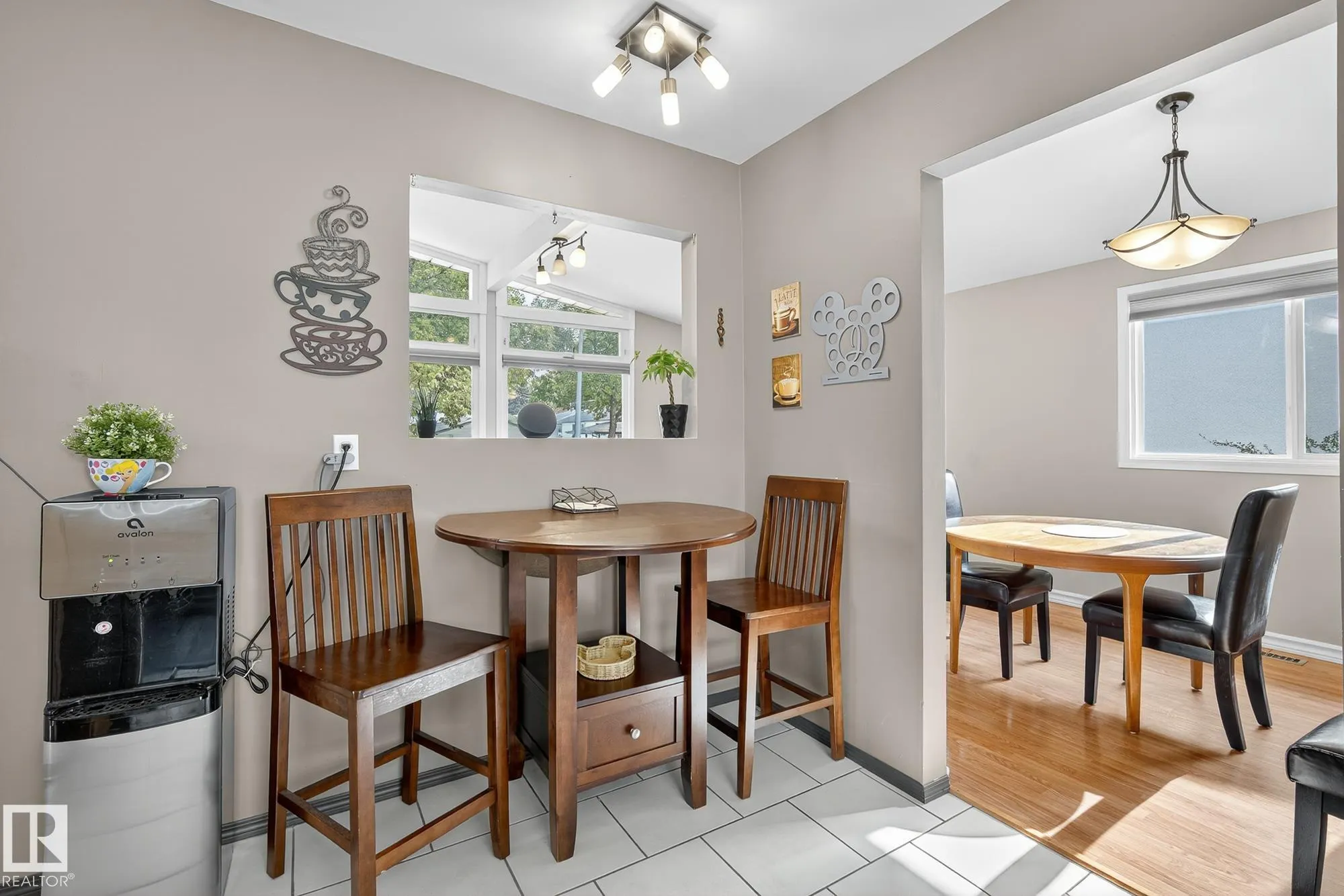 4 FINCH Crescent