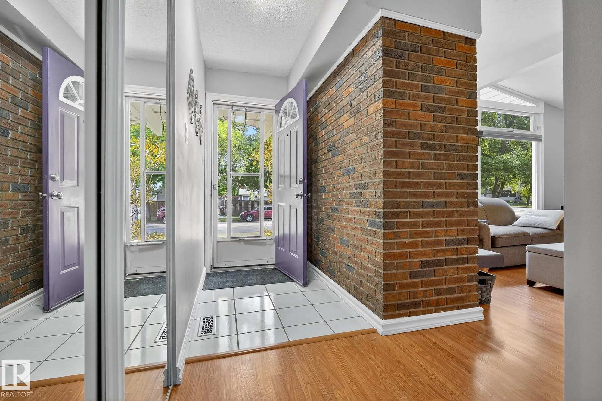 4 FINCH Crescent