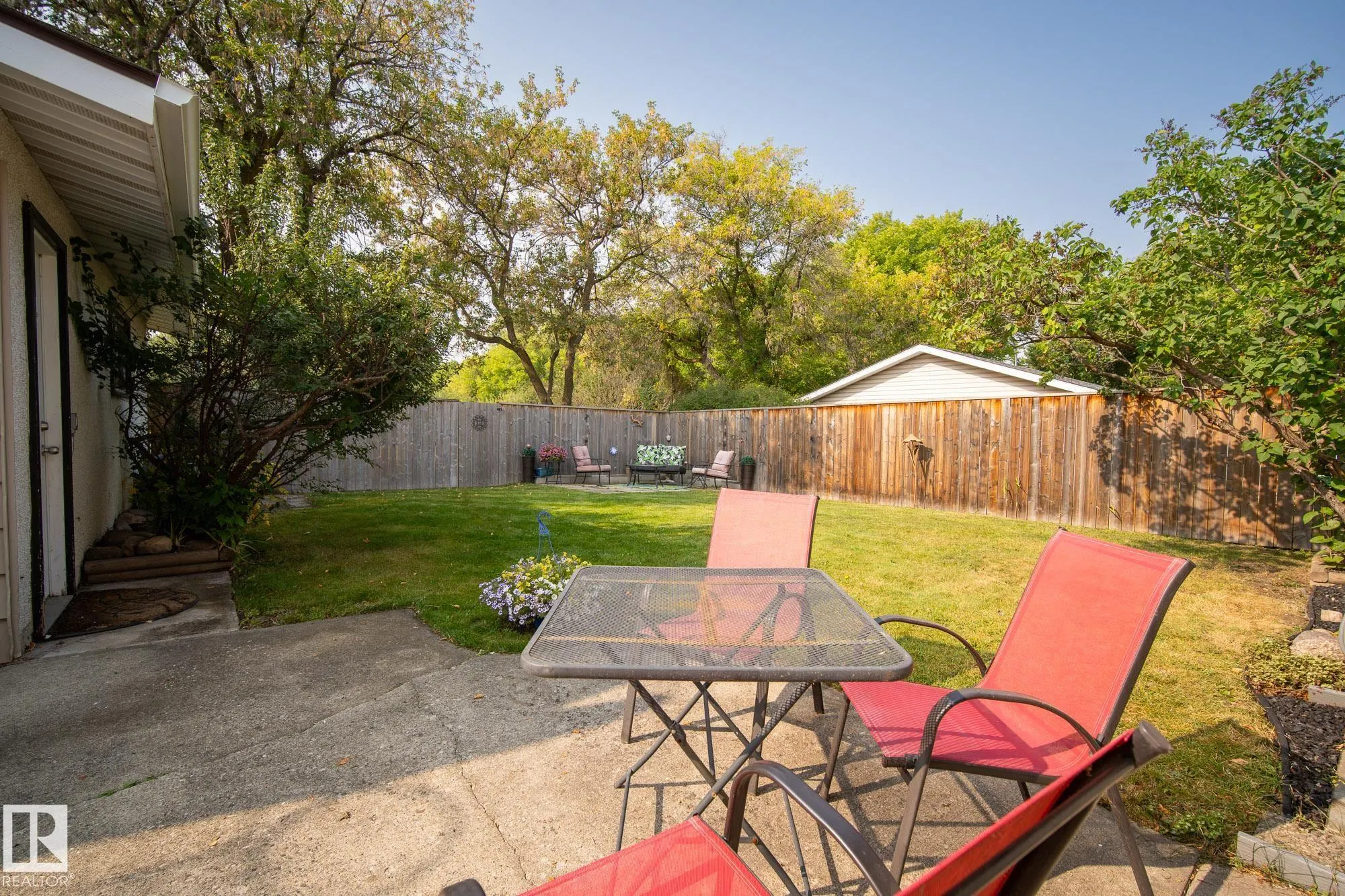 4 FINCH Crescent