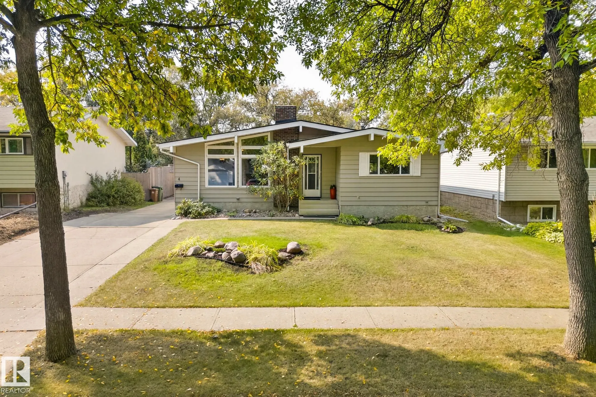 4 FINCH Crescent