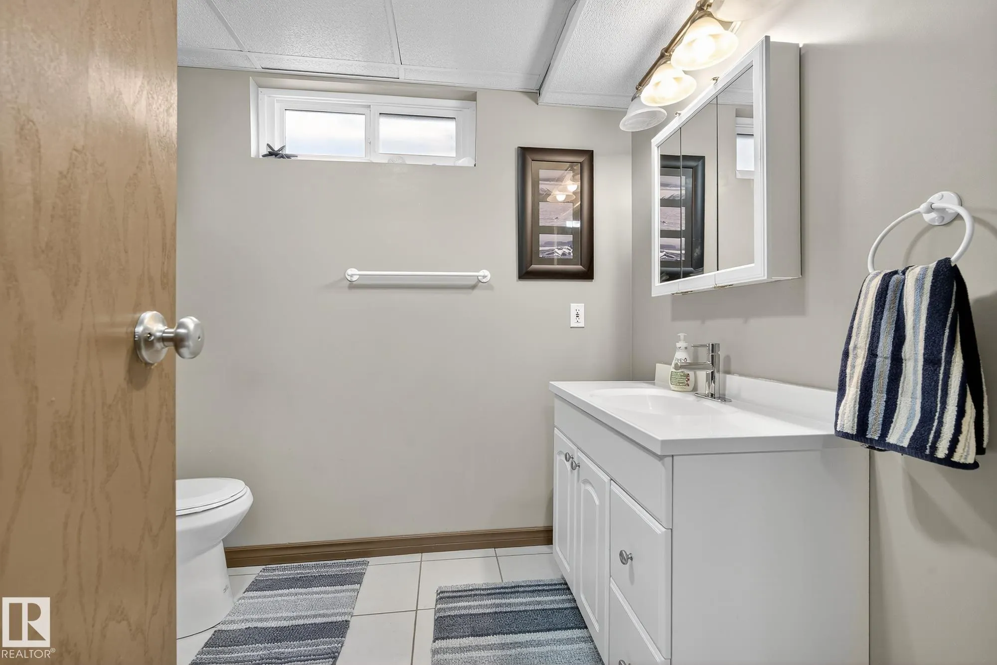 4 FINCH Crescent
