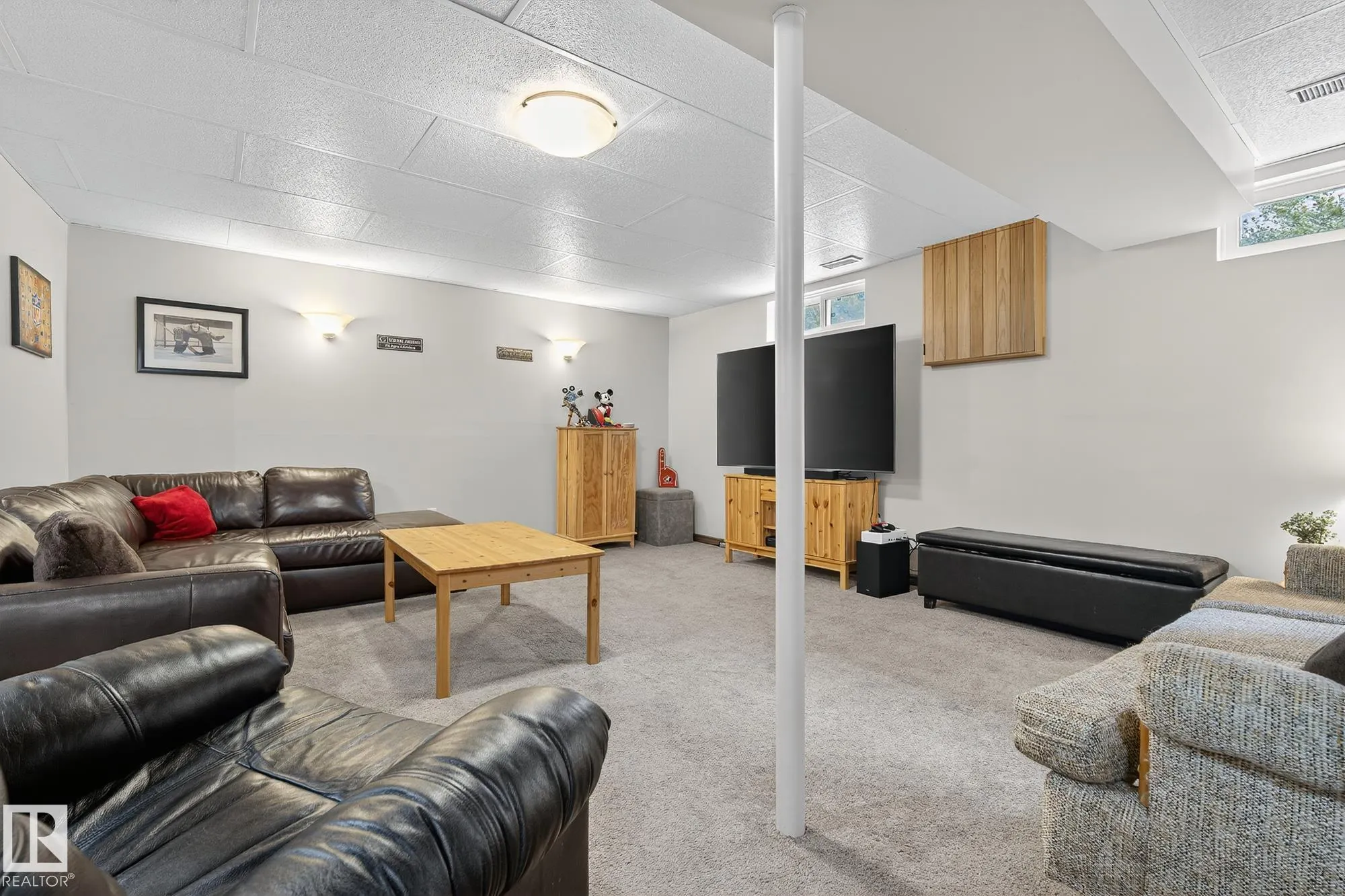 4 FINCH Crescent