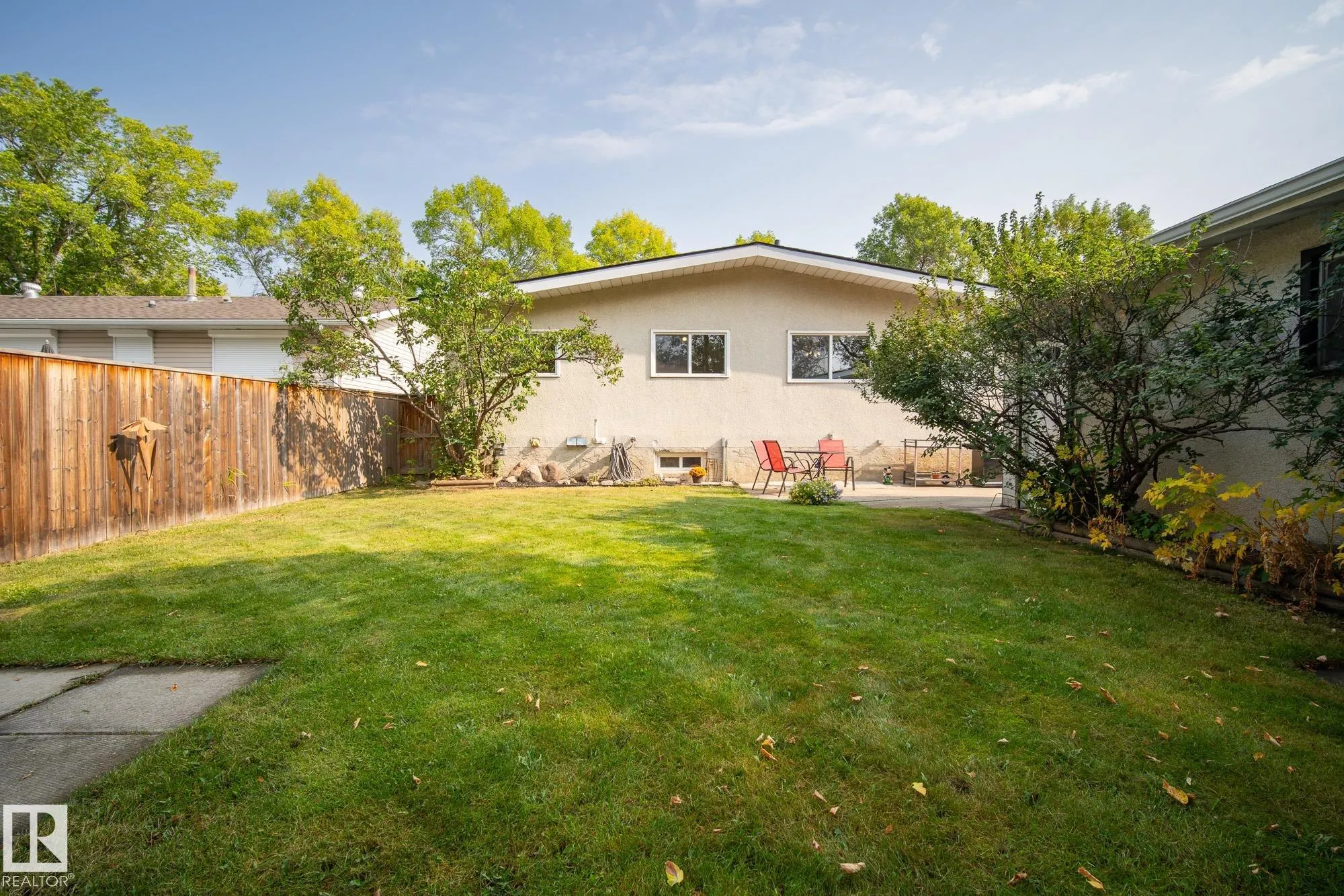 4 FINCH Crescent