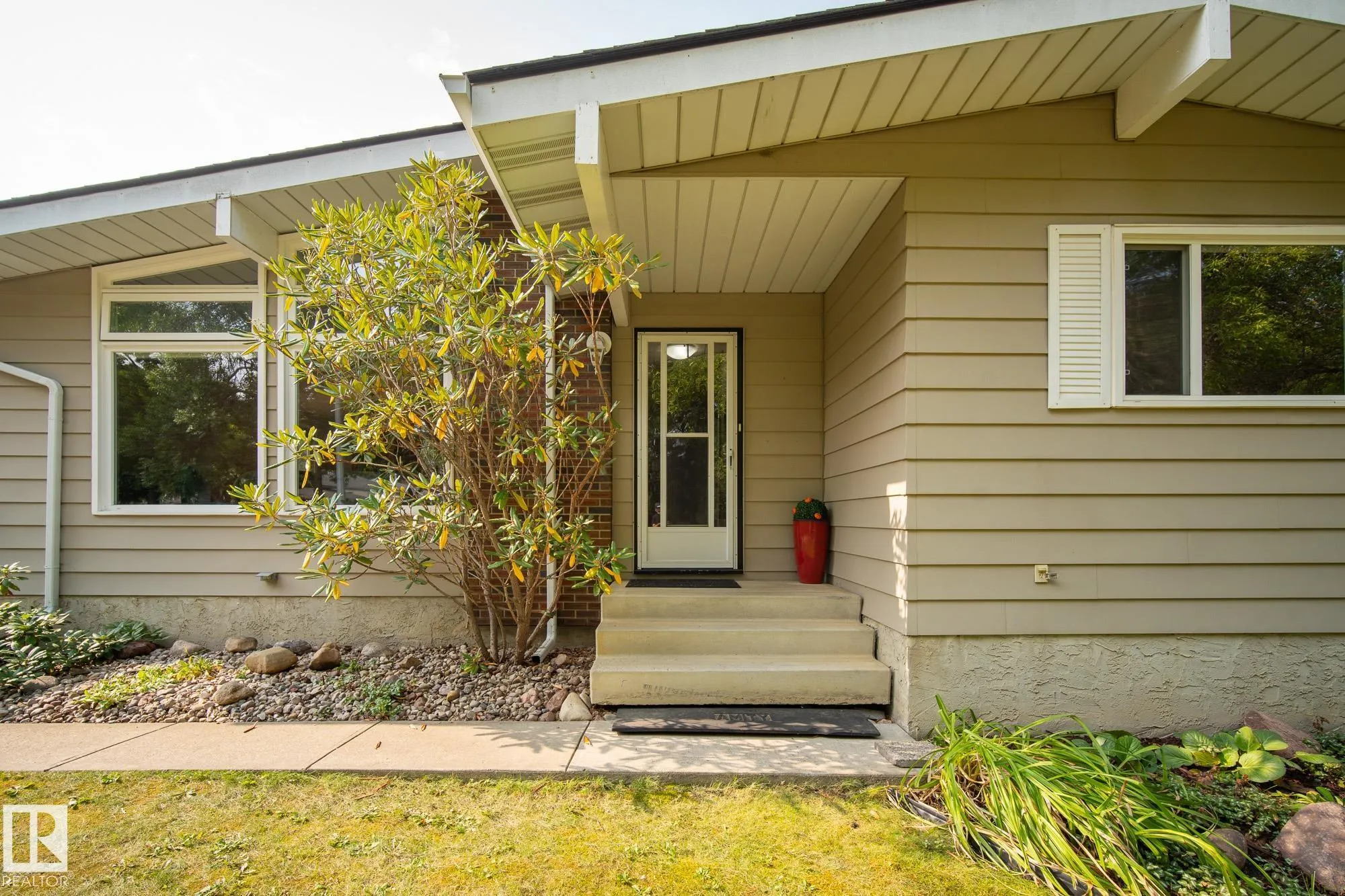 4 FINCH Crescent