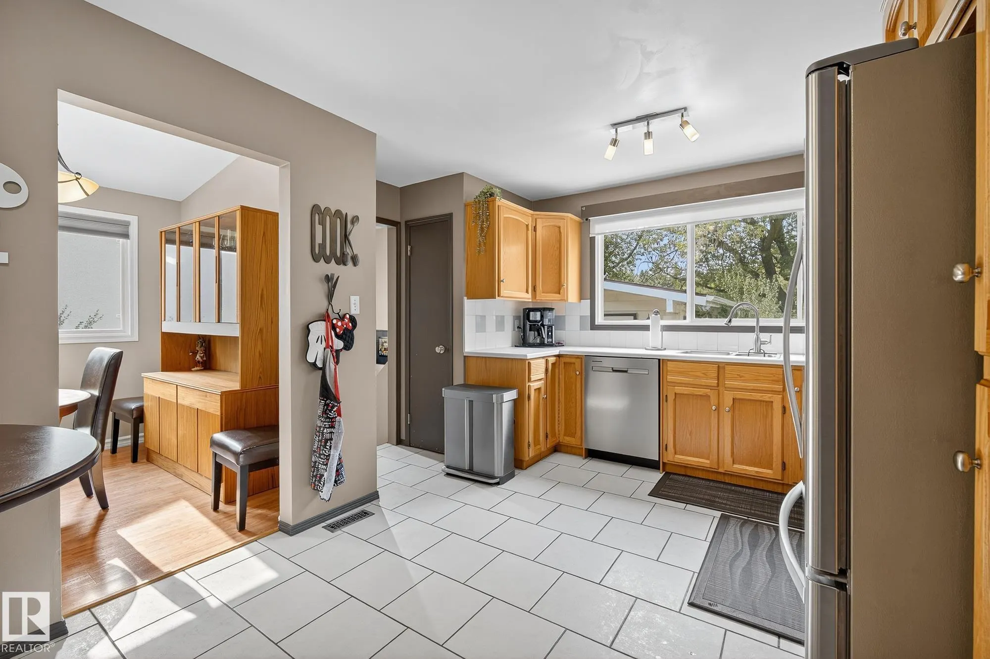4 FINCH Crescent