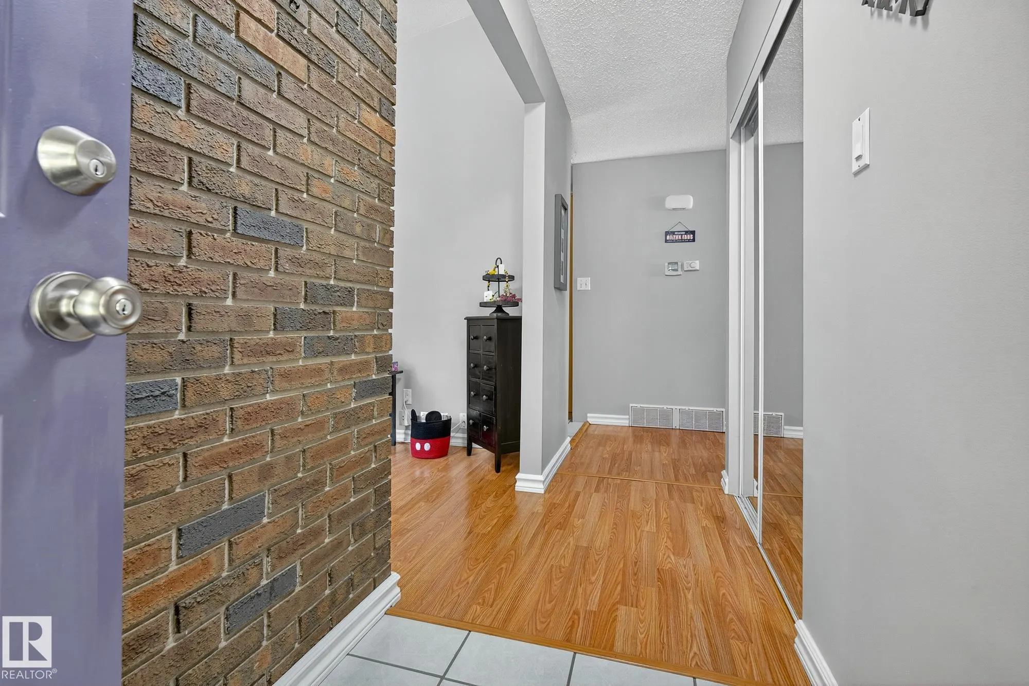 4 FINCH Crescent