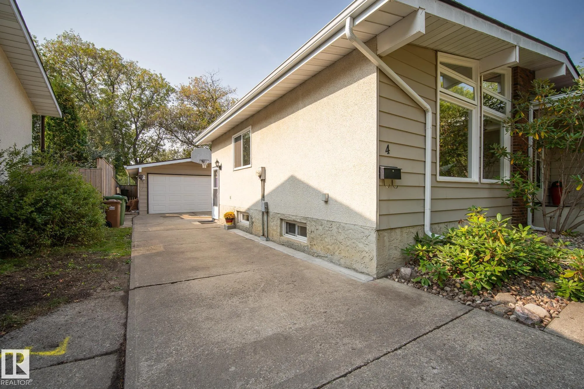 4 FINCH Crescent