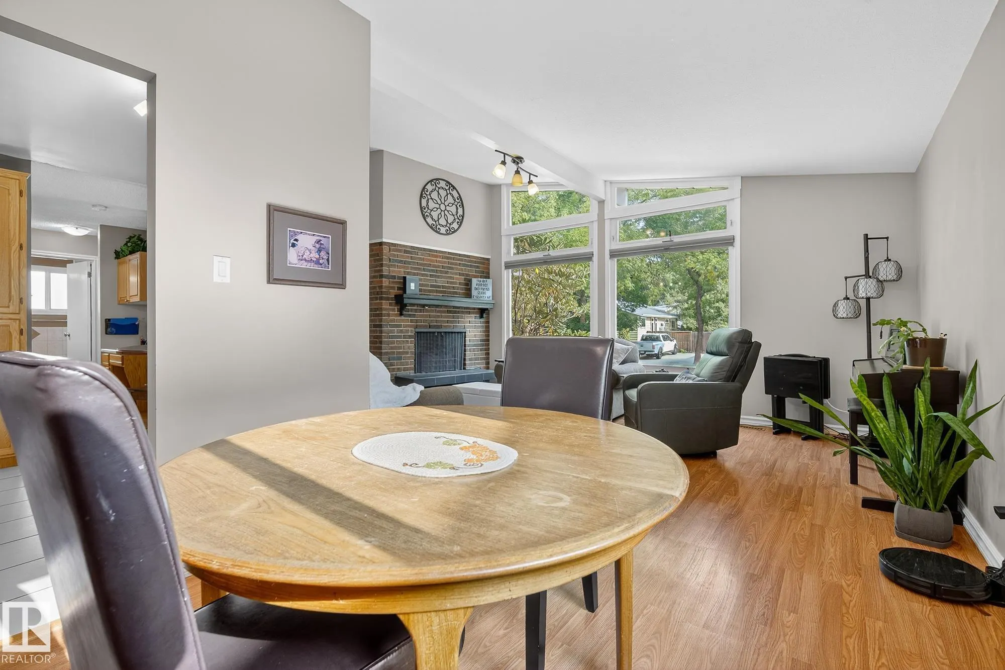 4 FINCH Crescent