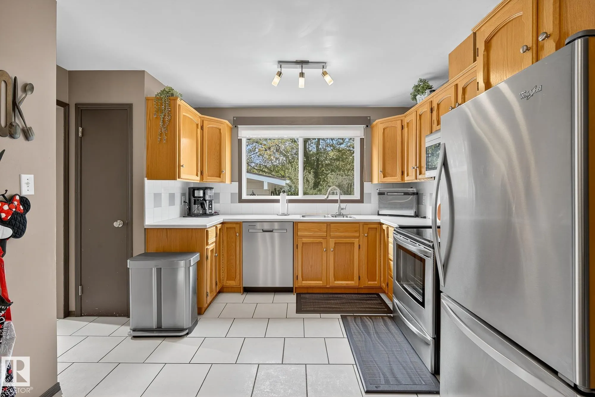 4 FINCH Crescent