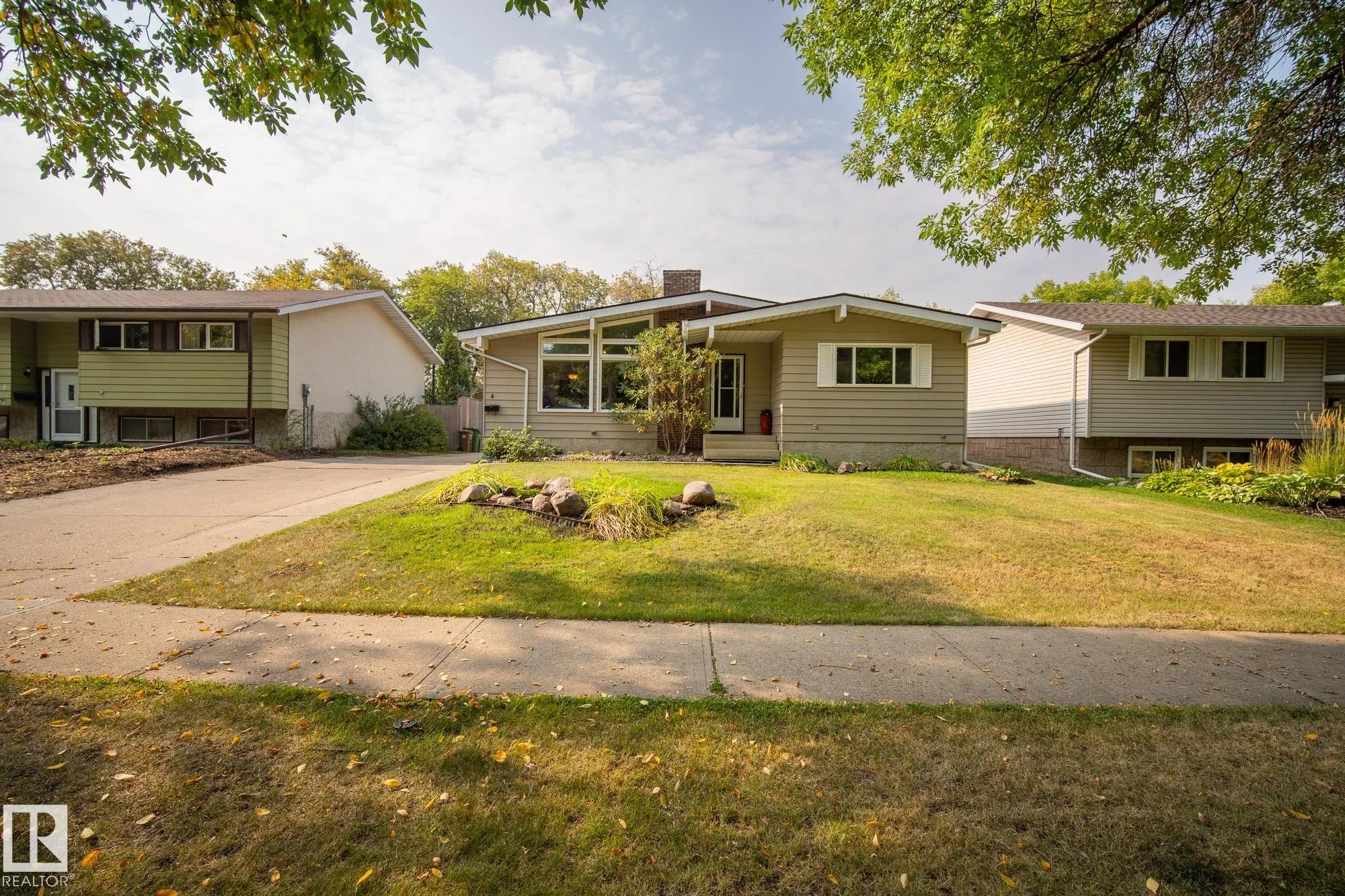 4 FINCH Crescent