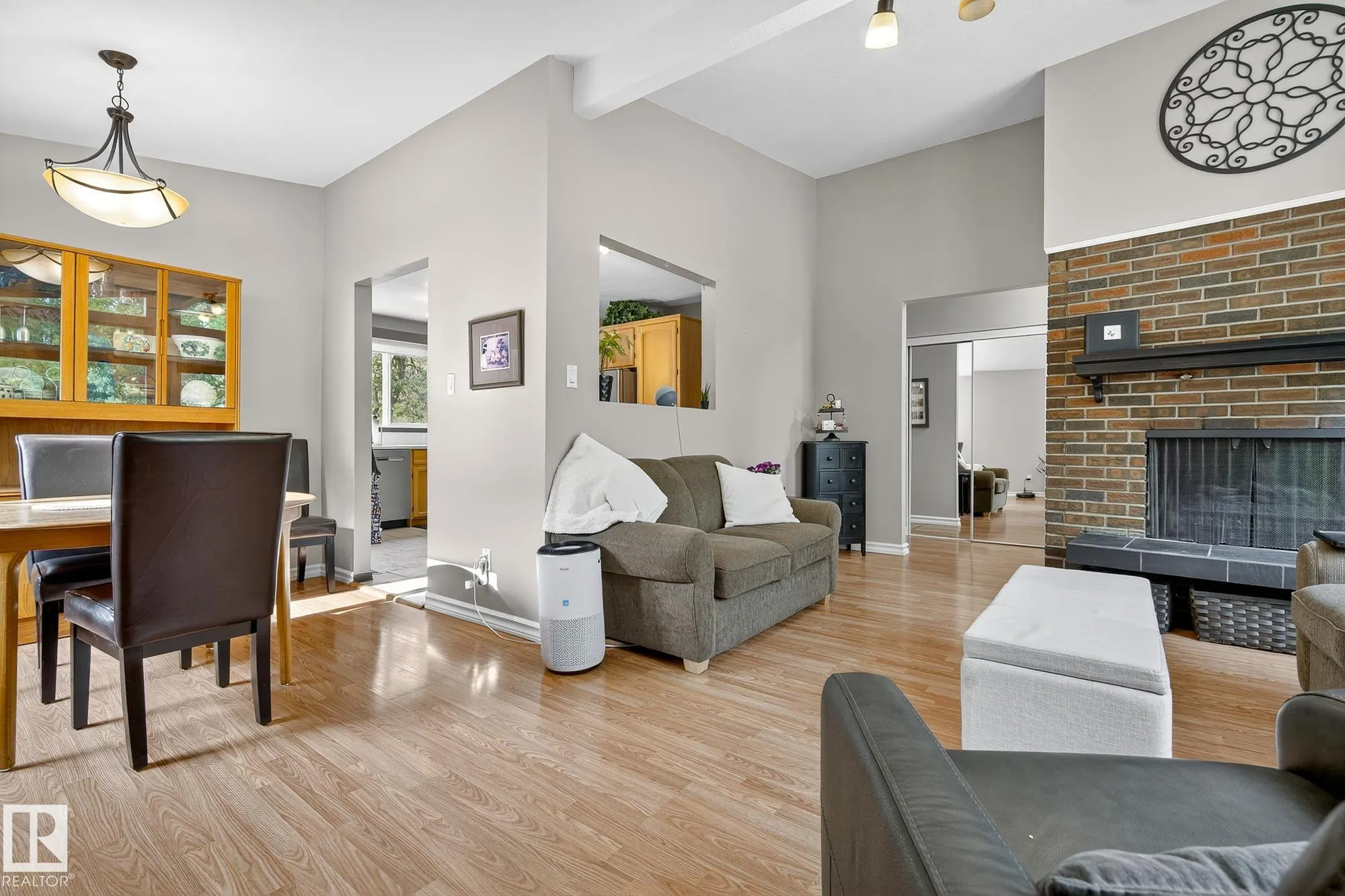 4 FINCH Crescent