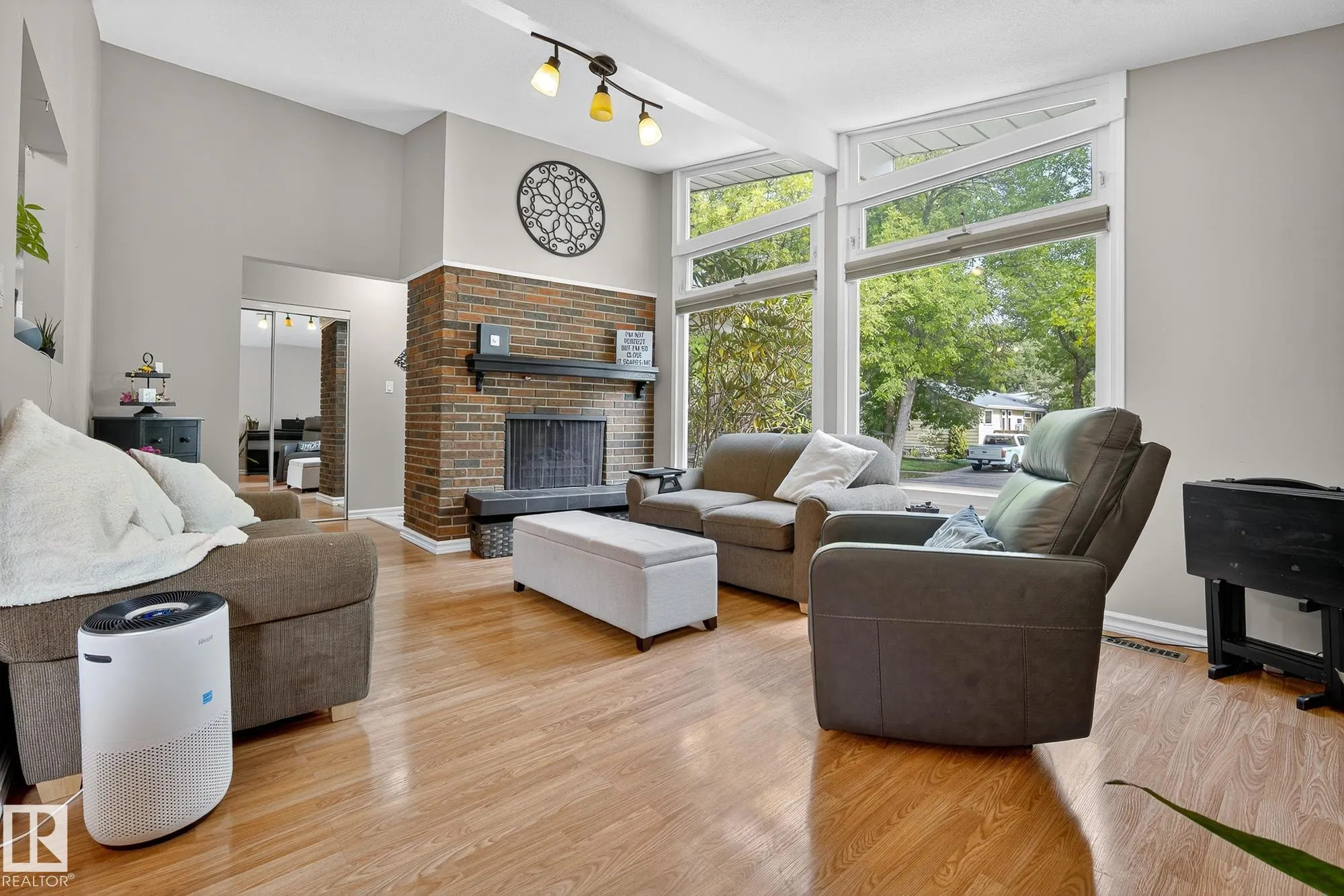 4 FINCH Crescent