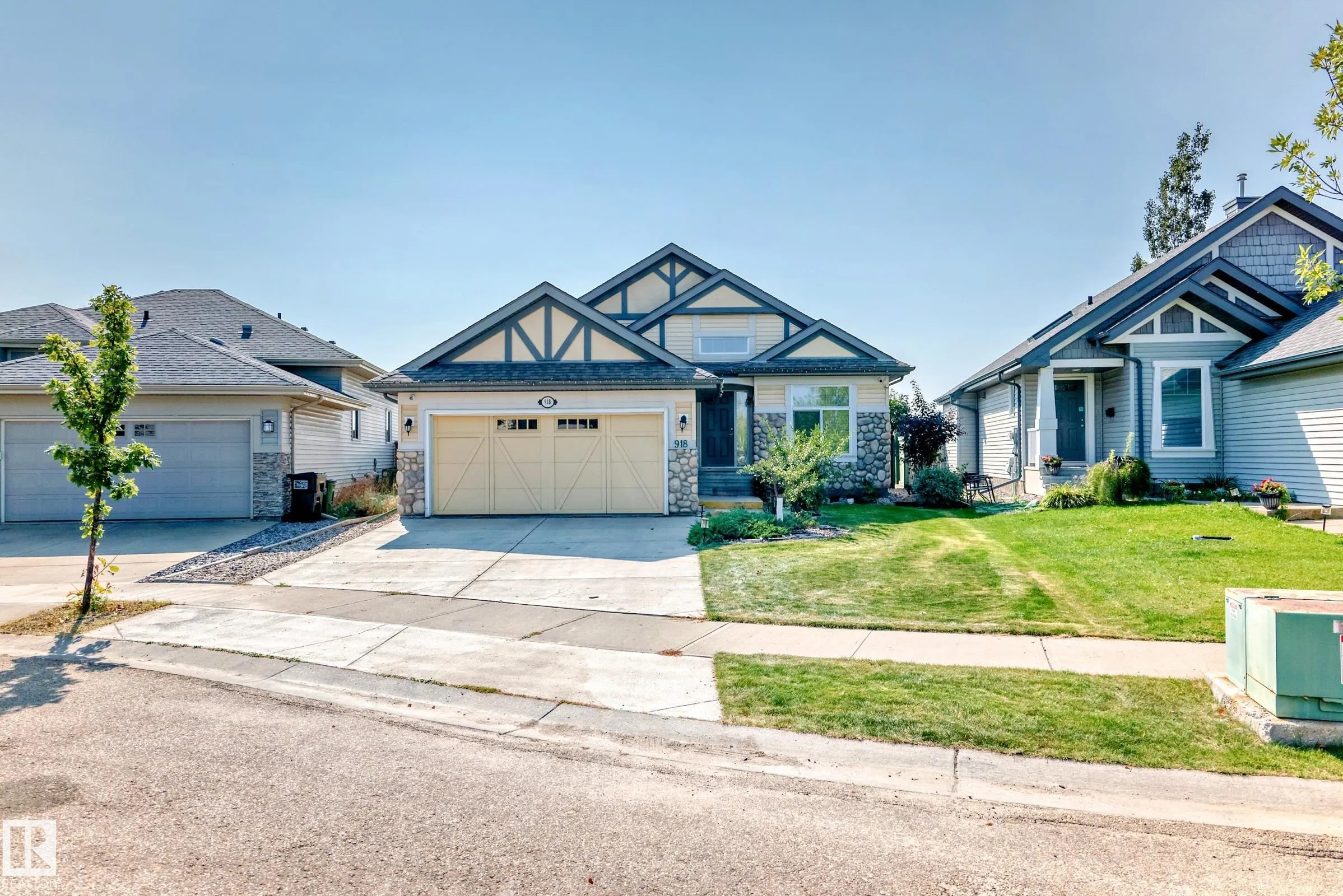 918 CHAHLEY Crescent