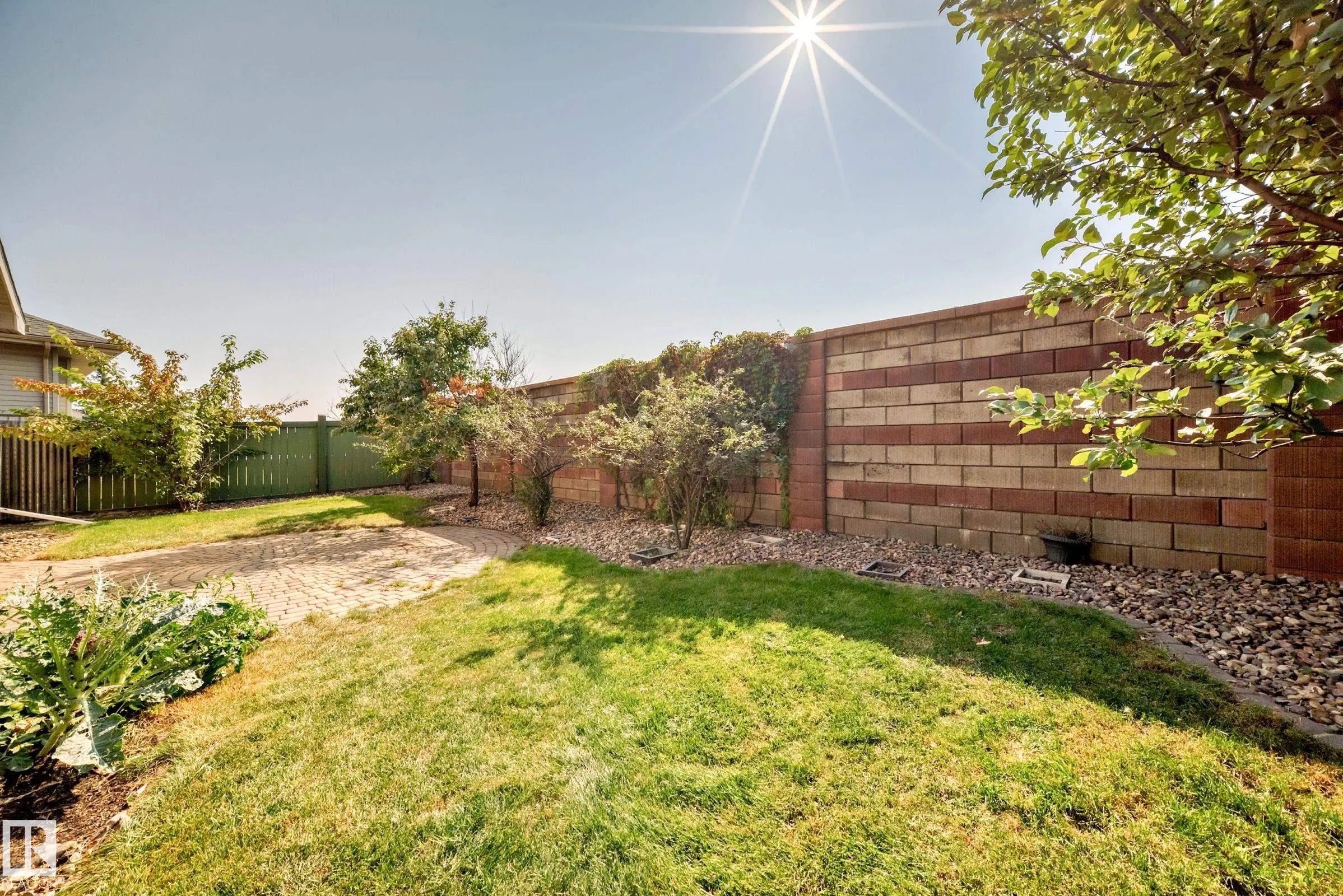 918 CHAHLEY Crescent
